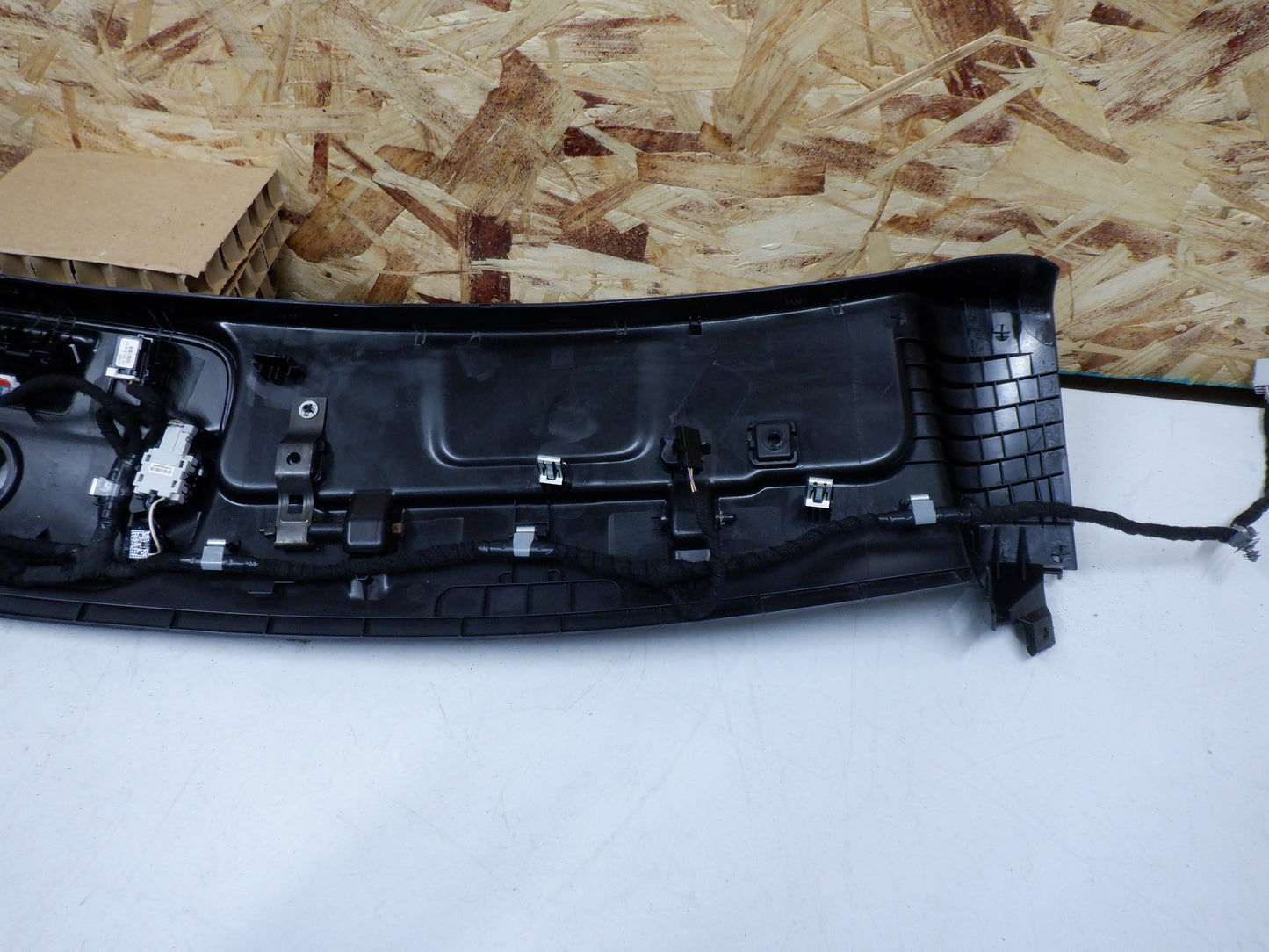 2017 Chevy Camaro Convertible Console Overhead #22766773 OEM - Day's Parts Yard