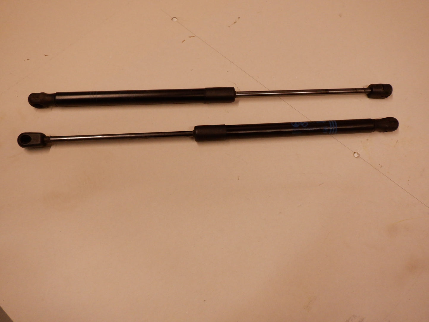 2017 Chevy Camaro Trunk Lid Struts/Shocks 23210903 OEM - Day's Parts Yard