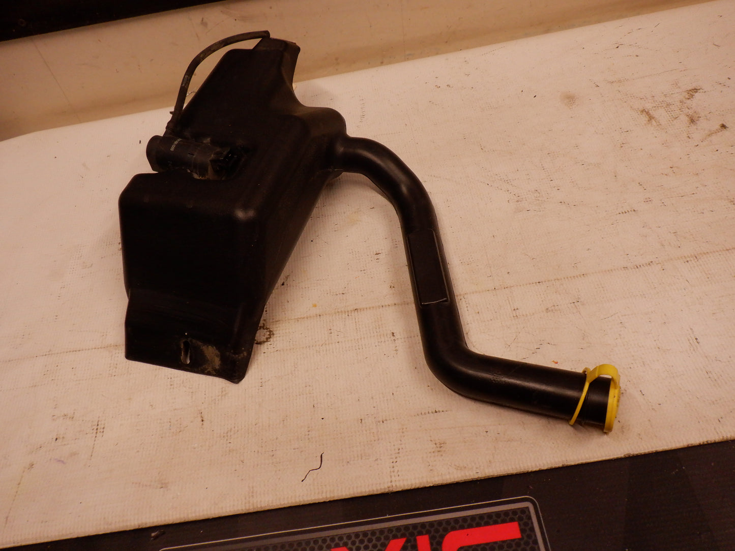2006 Pontiac GTO Windshield Washer and Pump Reservoir w/ Hose 4053229 OEM - Day's Parts Yard