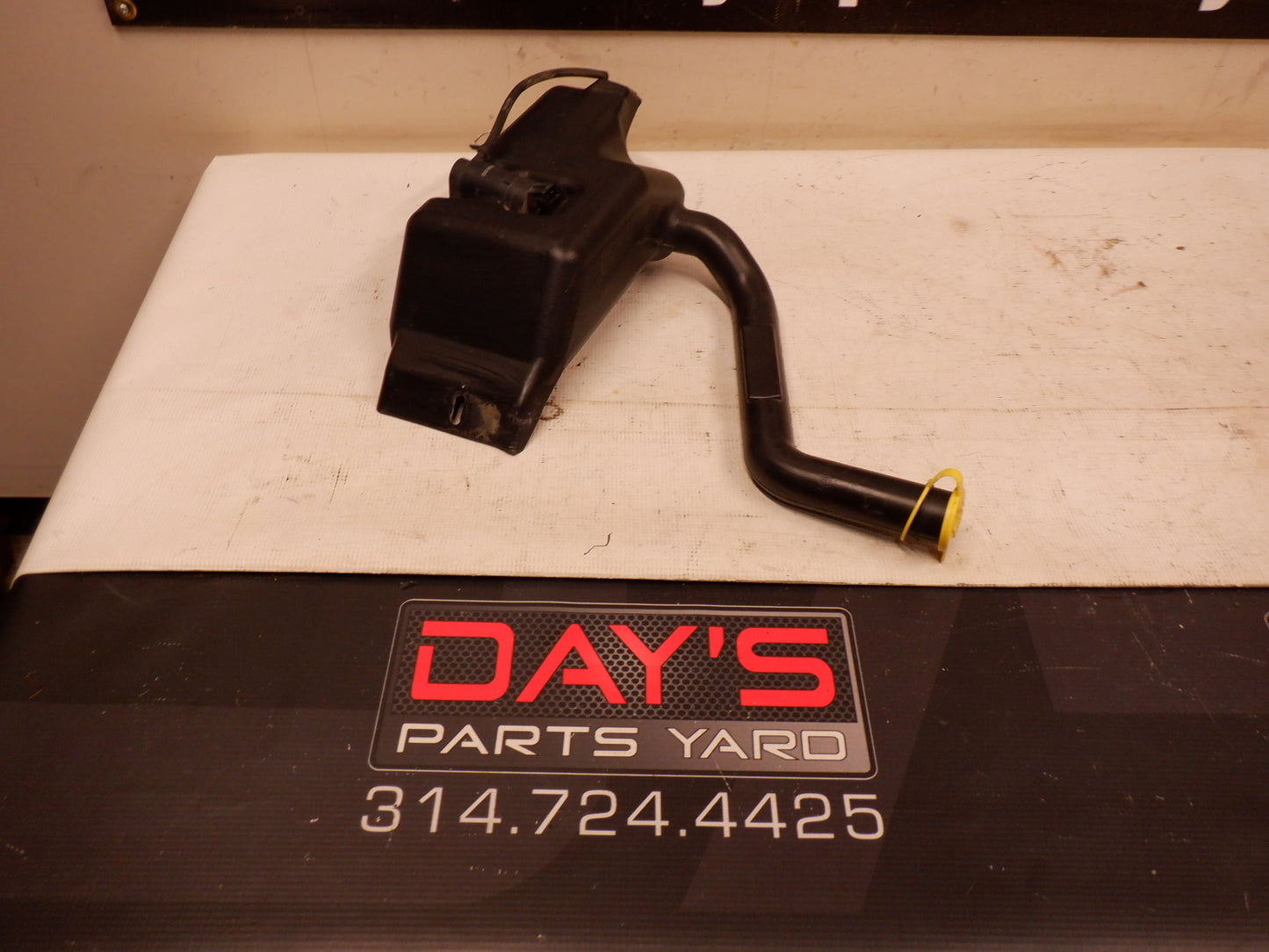 2006 Pontiac GTO Windshield Washer and Pump Reservoir w/ Hose 4053229 OEM - Day's Parts Yard