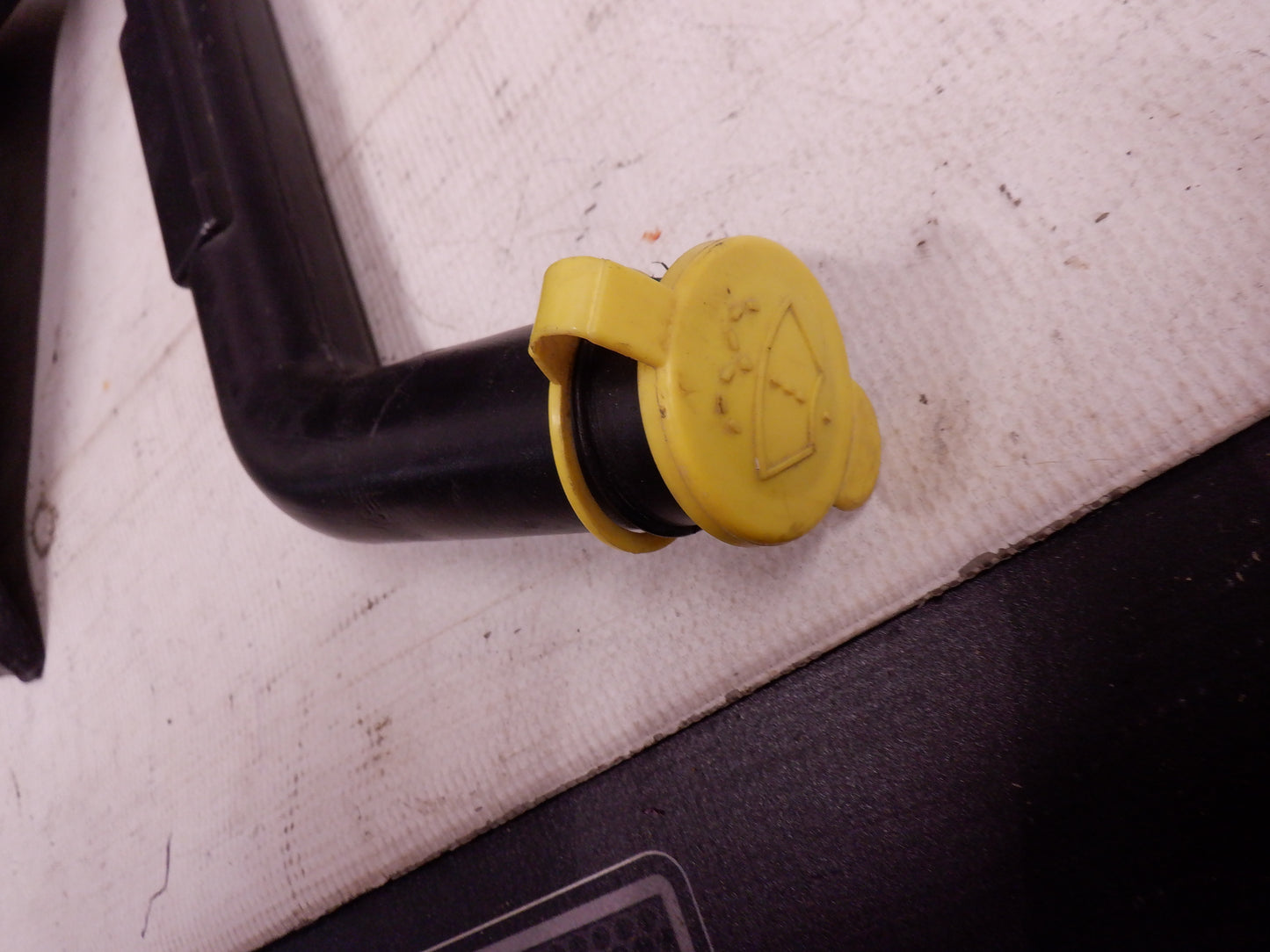 2006 Pontiac GTO Windshield Washer and Pump Reservoir w/ Hose 4053229 OEM - Day's Parts Yard