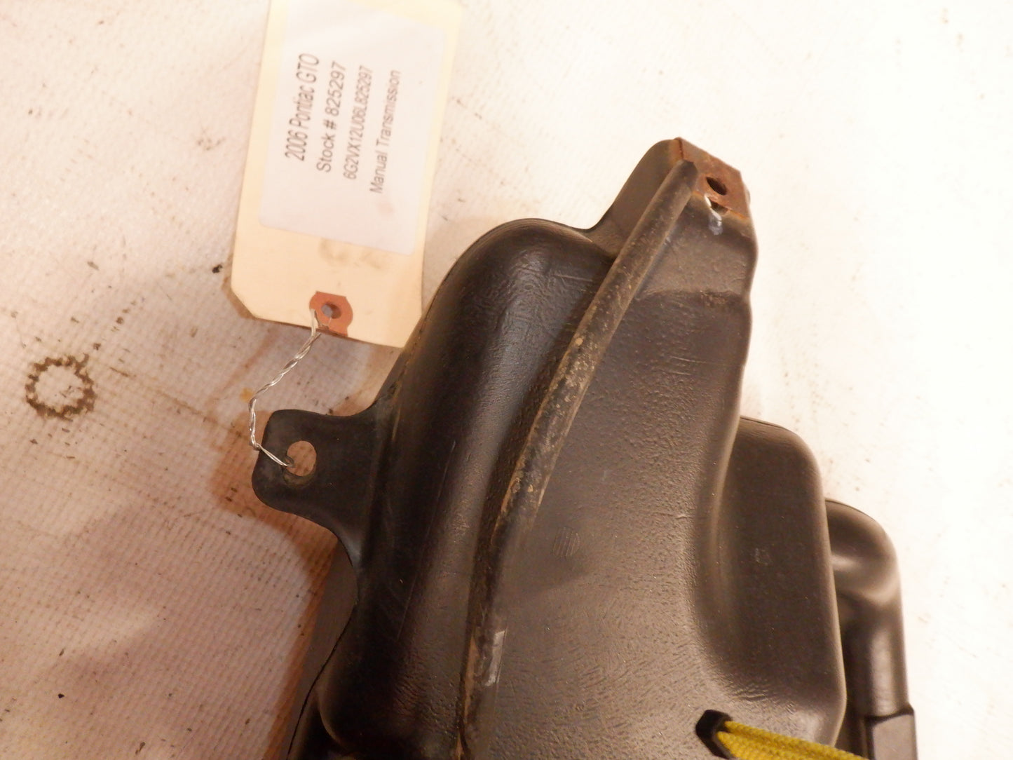 2006 Pontiac GTO Windshield Washer and Pump Reservoir w/ Hose 4053229 OEM - Day's Parts Yard