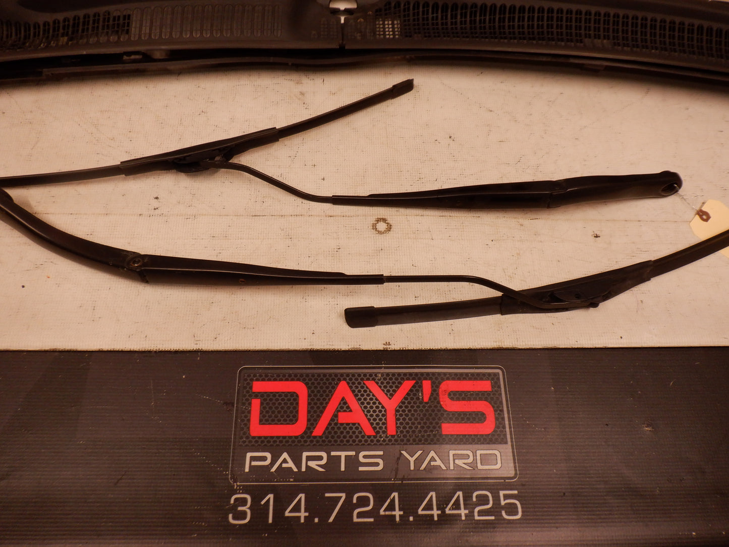 2006 Pontiac GTO Windshield Wiper Cowl & Windshield Wiper Arms 9205418 92152121 92052120 OEM - Day's Parts Yard