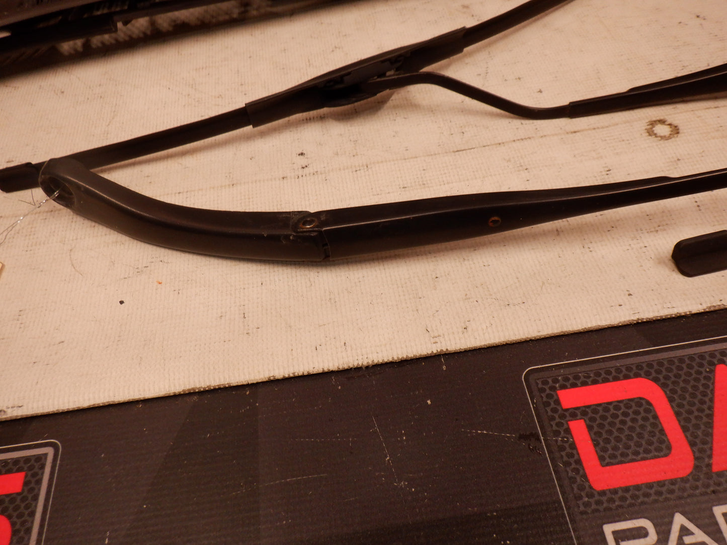 2006 Pontiac GTO Windshield Wiper Cowl & Windshield Wiper Arms 9205418 92152121 92052120 OEM - Day's Parts Yard
