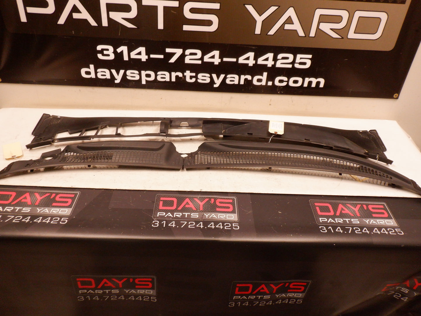 2006 Pontiac GTO Windshield Wiper Cowl & Windshield Wiper Arms 9205418 92152121 92052120 OEM - Day's Parts Yard