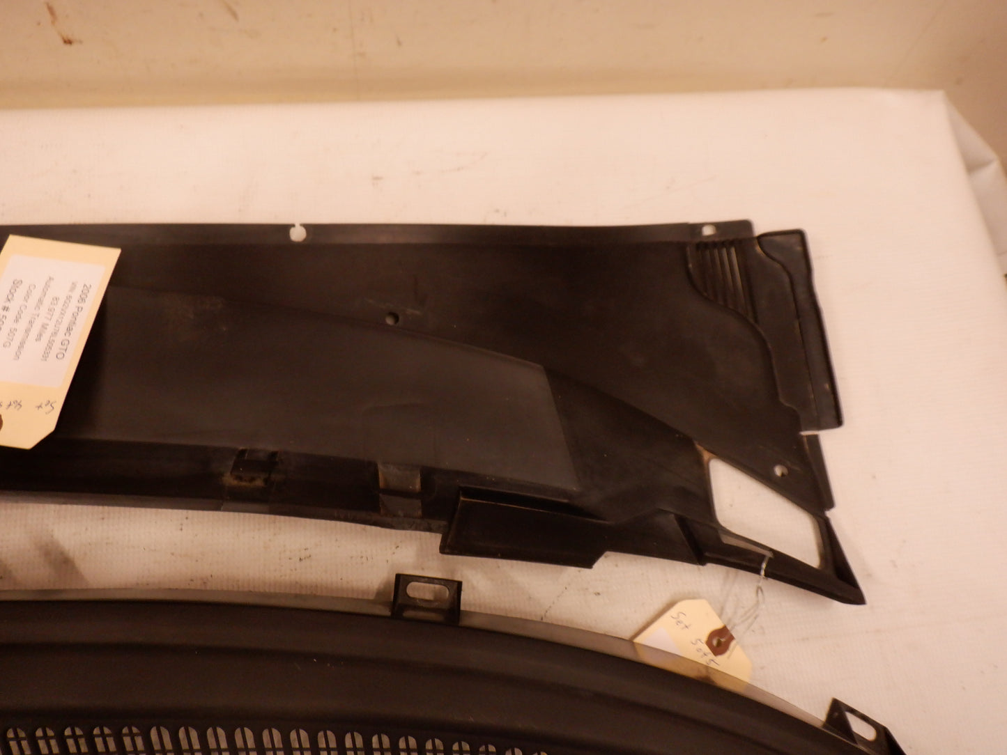 2006 Pontiac GTO Windshield Wiper Cowl & Windshield Wiper Arms 9205418 92152121 92052120 OEM - Day's Parts Yard