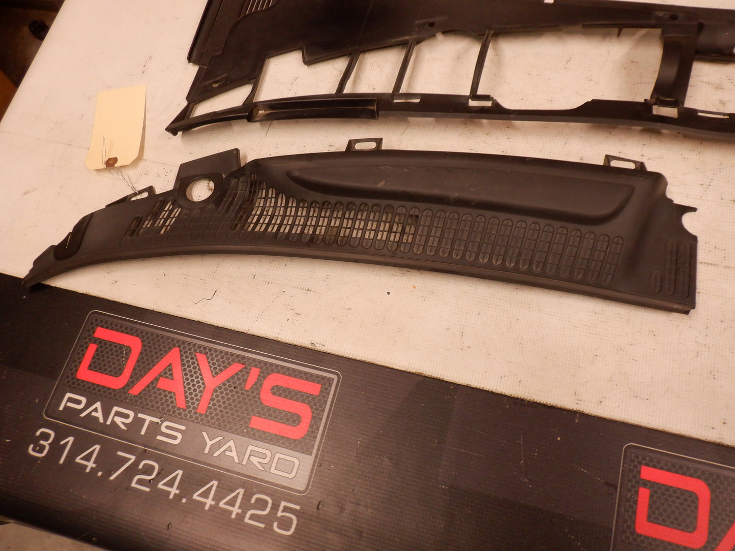2006 Pontiac GTO Windshield Wiper Cowl & Windshield Wiper Arms 9205418 92152121 92052120 OEM - Day's Parts Yard