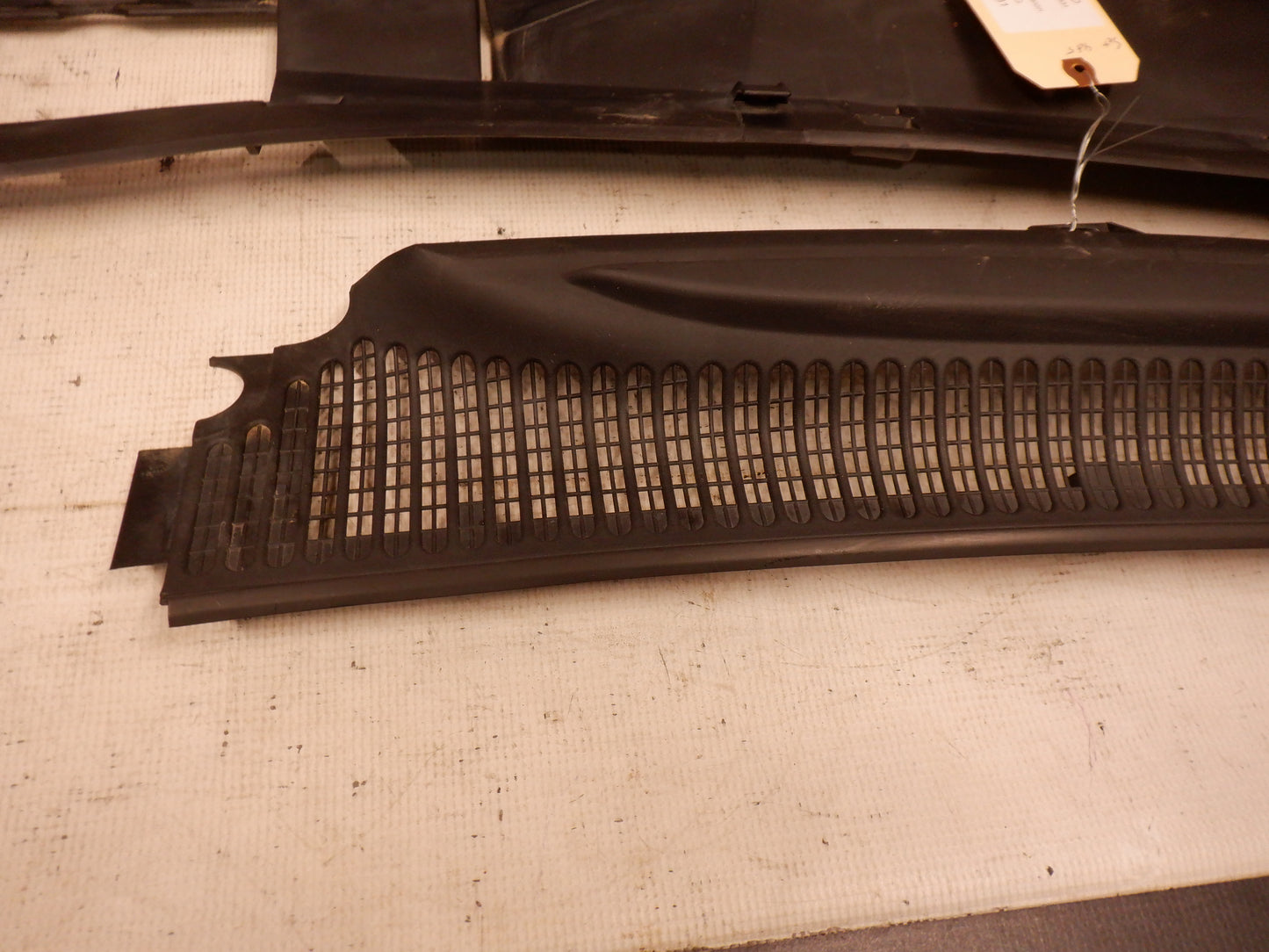 2006 Pontiac GTO Windshield Wiper Cowl & Windshield Wiper Arms 9205418 92152121 92052120 OEM - Day's Parts Yard