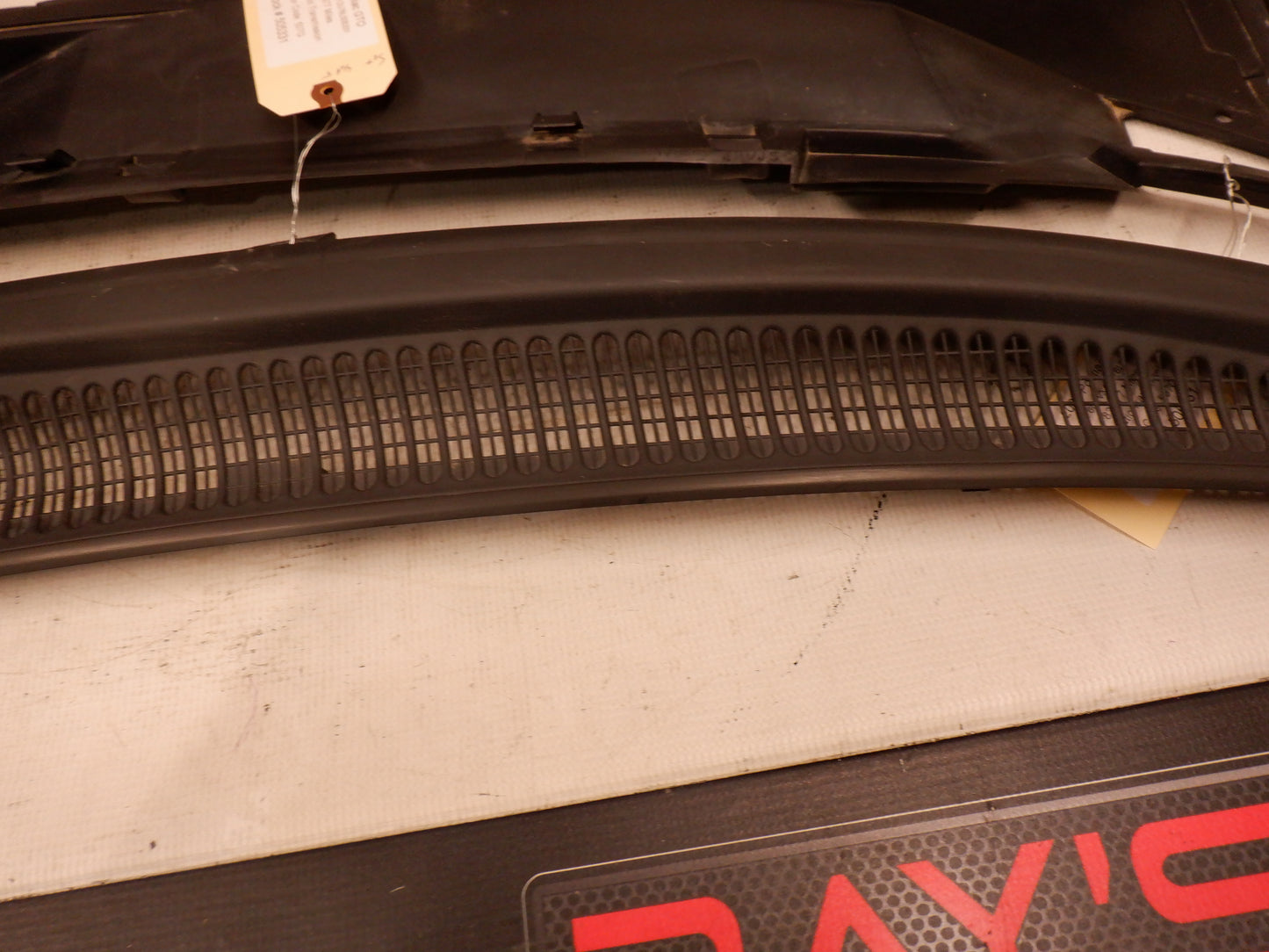 2006 Pontiac GTO Windshield Wiper Cowl & Windshield Wiper Arms 9205418 92152121 92052120 OEM - Day's Parts Yard