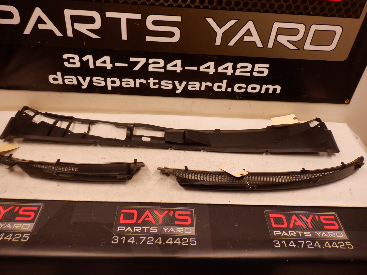 2006 Pontiac GTO Windshield Wiper Cowl & Windshield Wiper Arms 9205418 92152121 92052120 OEM - Day's Parts Yard