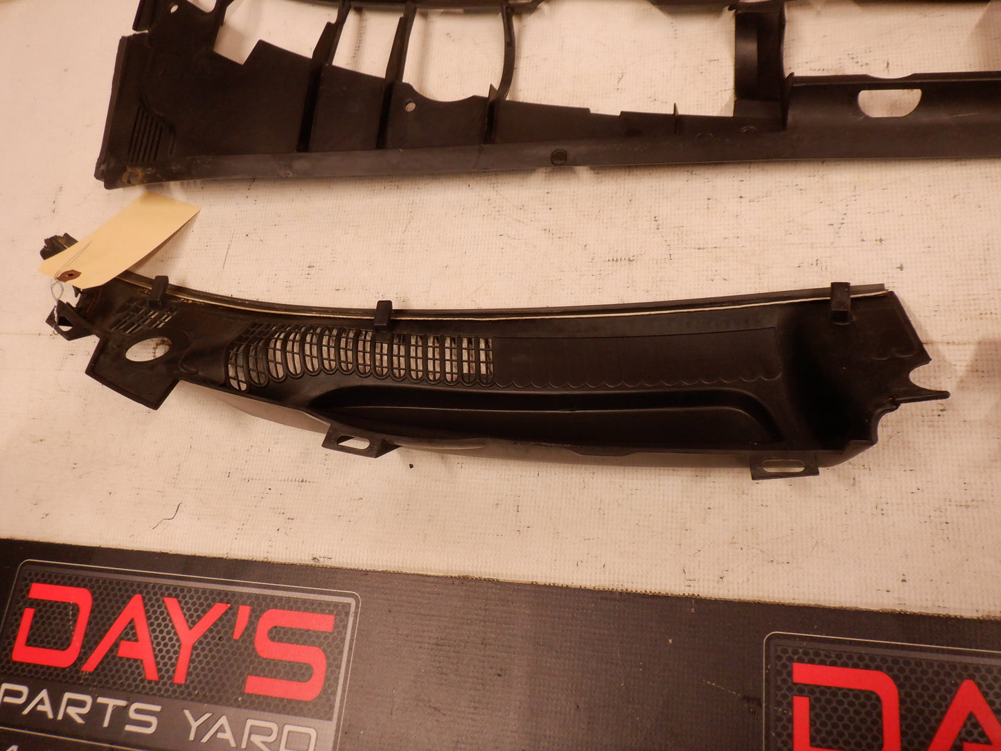 2006 Pontiac GTO Windshield Wiper Cowl & Windshield Wiper Arms 9205418 92152121 92052120 OEM - Day's Parts Yard