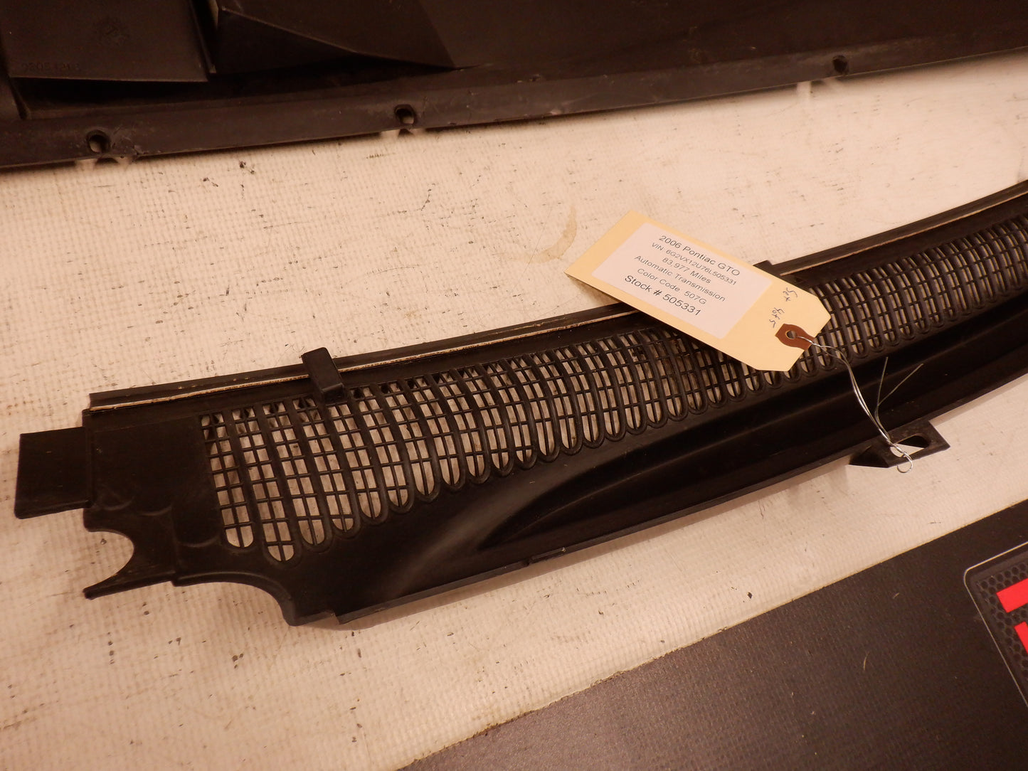 2006 Pontiac GTO Windshield Wiper Cowl & Windshield Wiper Arms 9205418 92152121 92052120 OEM - Day's Parts Yard