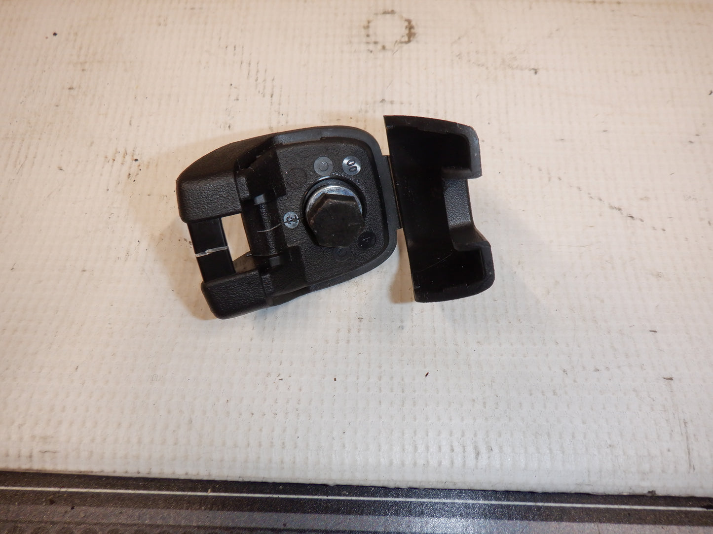 2009 Pontiac G8 Seat Belt Tie Downs 6069746 OEM - Day's Parts Yard