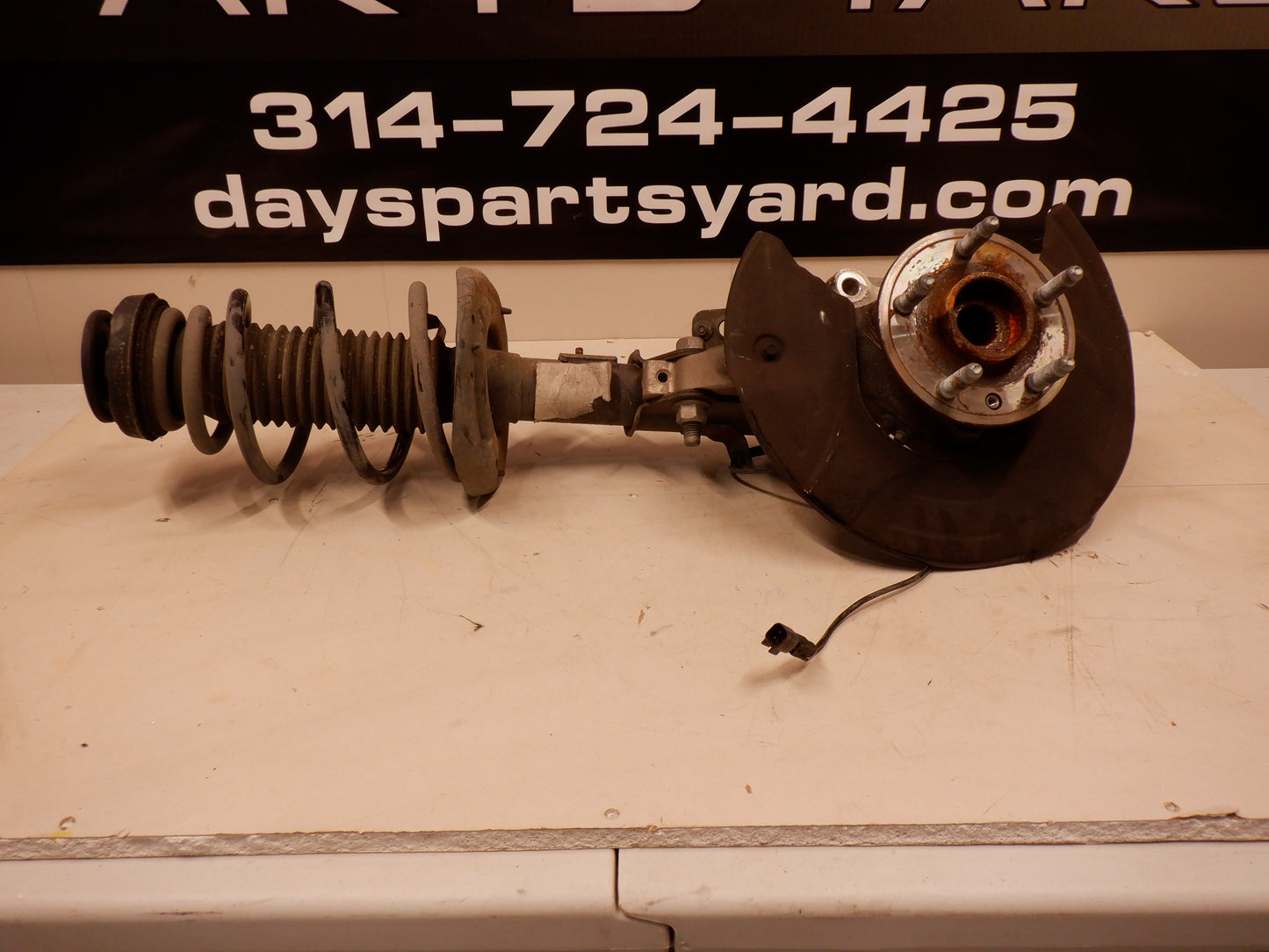 2010 Chevy SS Camaro Strut Hub Assembly OEM - Day's Parts Yard