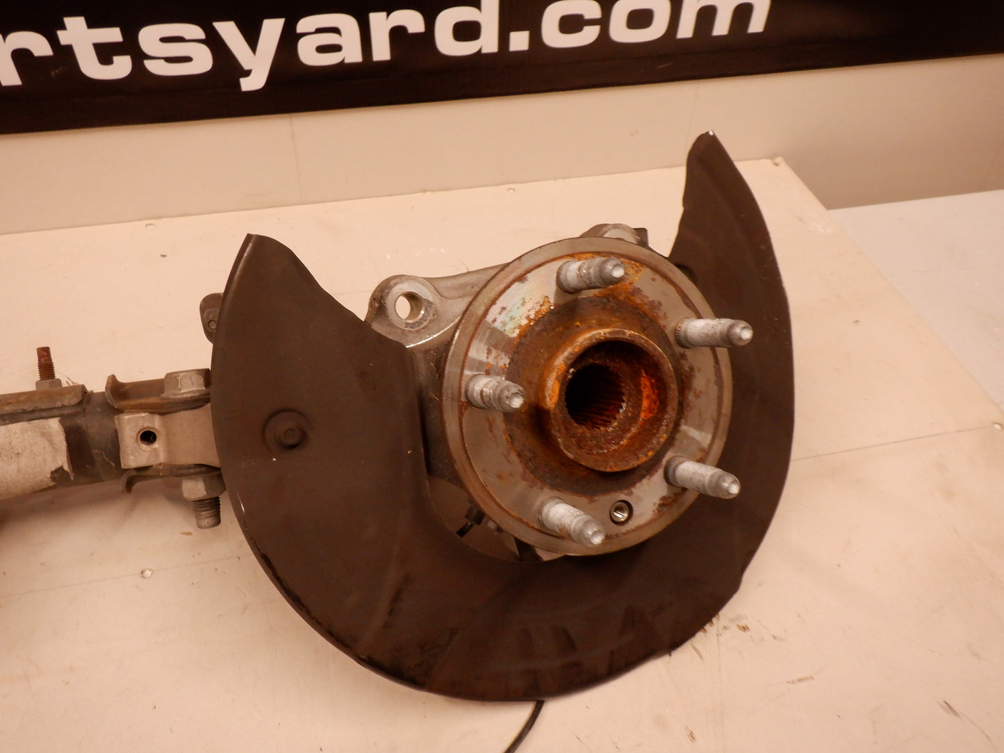 2010 Chevy SS Camaro Strut Hub Assembly OEM - Day's Parts Yard