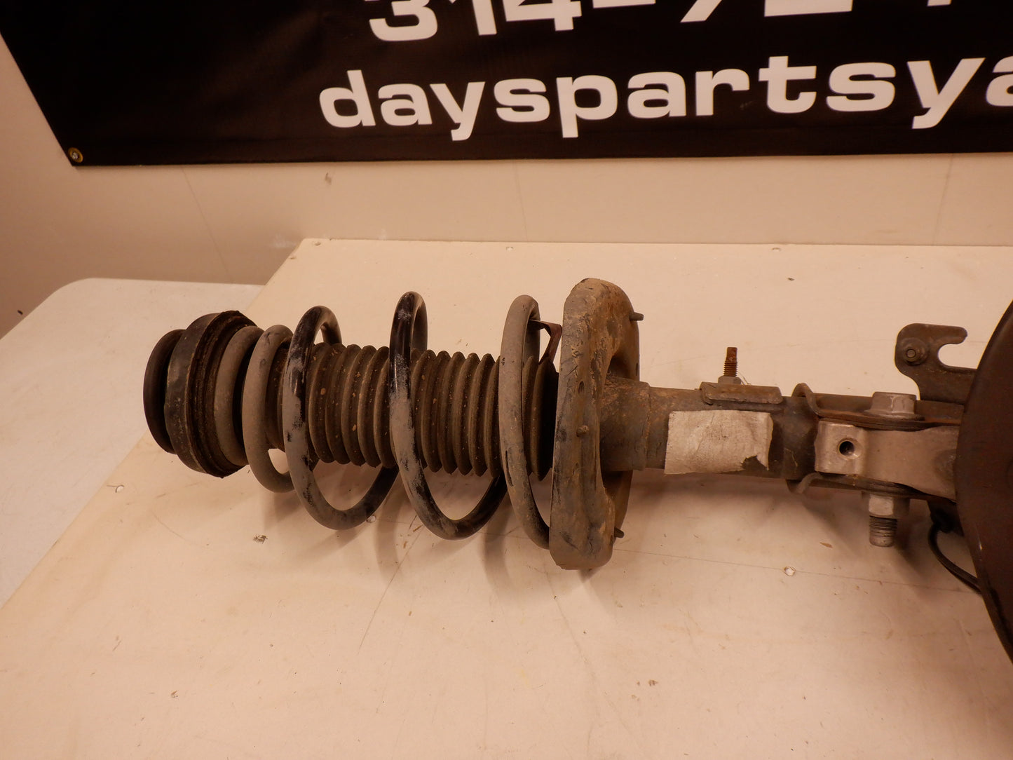 2010 Chevy SS Camaro Strut Hub Assembly OEM - Day's Parts Yard