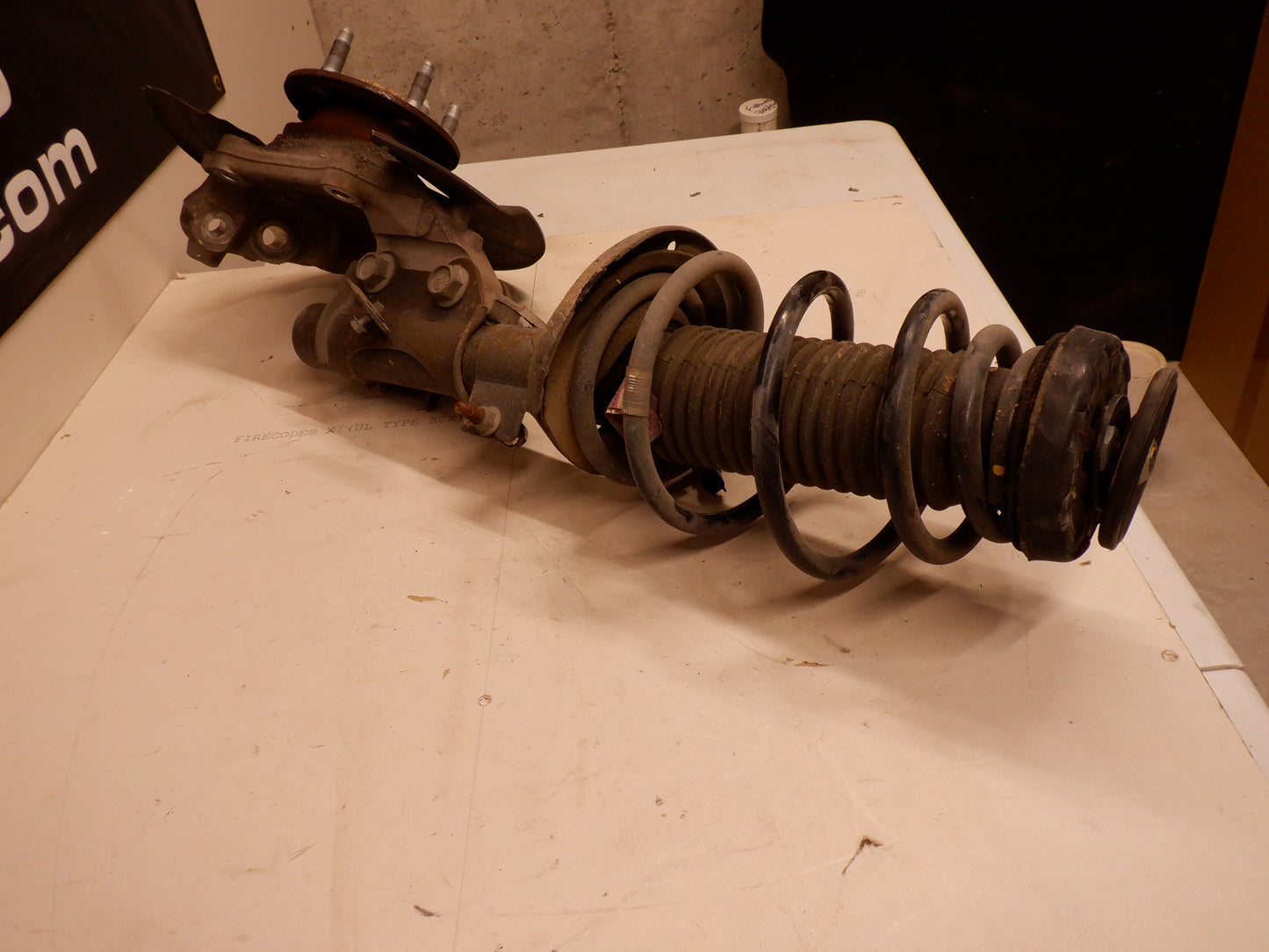 2010 Chevy SS Camaro Strut Hub Assembly OEM - Day's Parts Yard