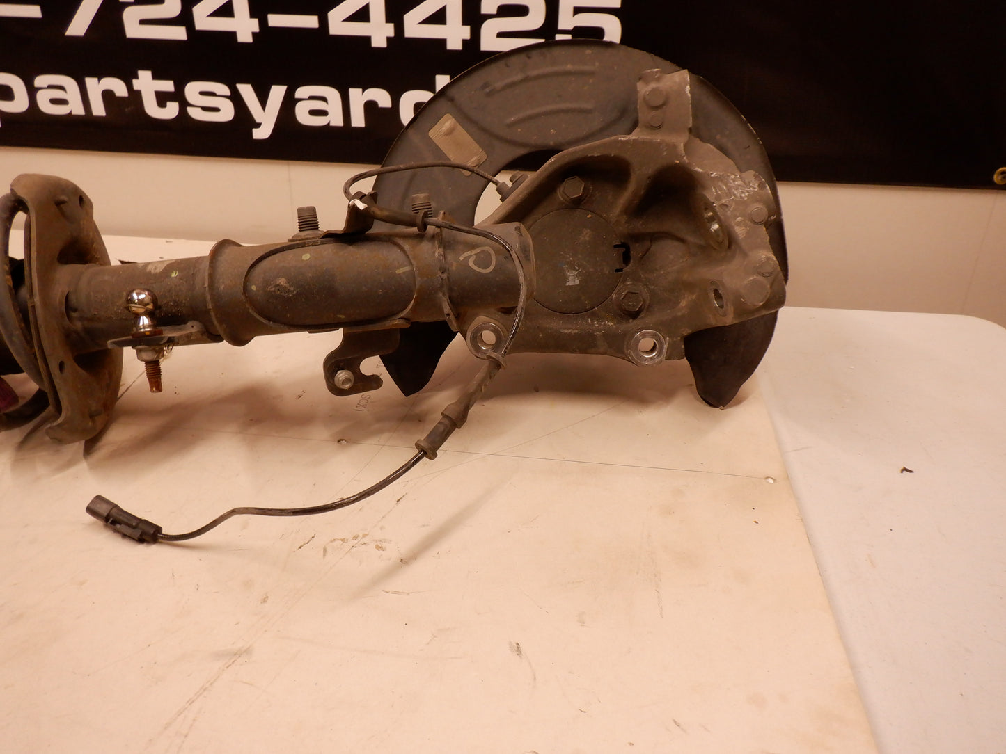 2010 Chevy SS Camaro Strut Hub Assembly OEM - Day's Parts Yard