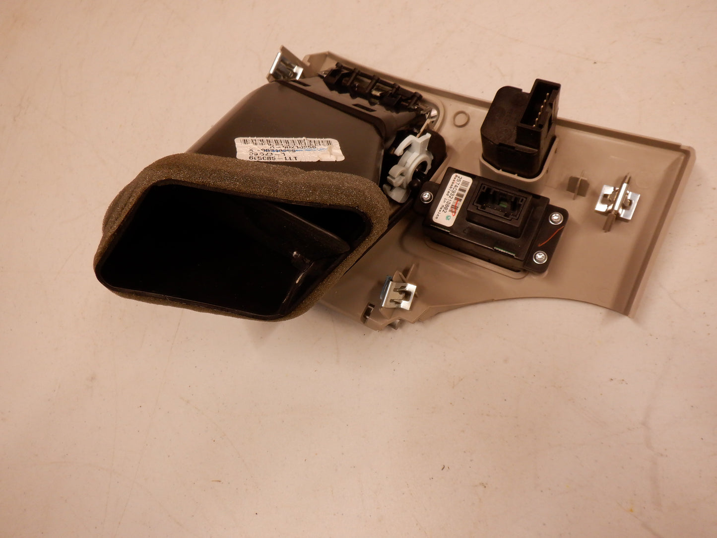 2010 Cadillac CTS-V AC Heater Air Vent Trim 605085 OEM - Day's Parts Yard