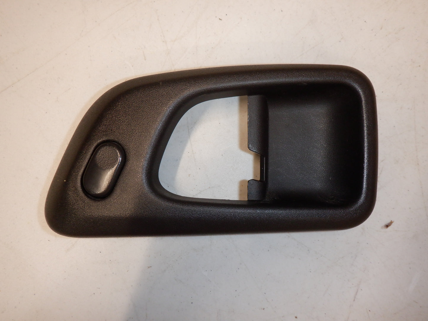 2010 Cadillac CTS-V Seat Handle Trim Coupe LH L0192267AA OEM - Day's Parts Yard