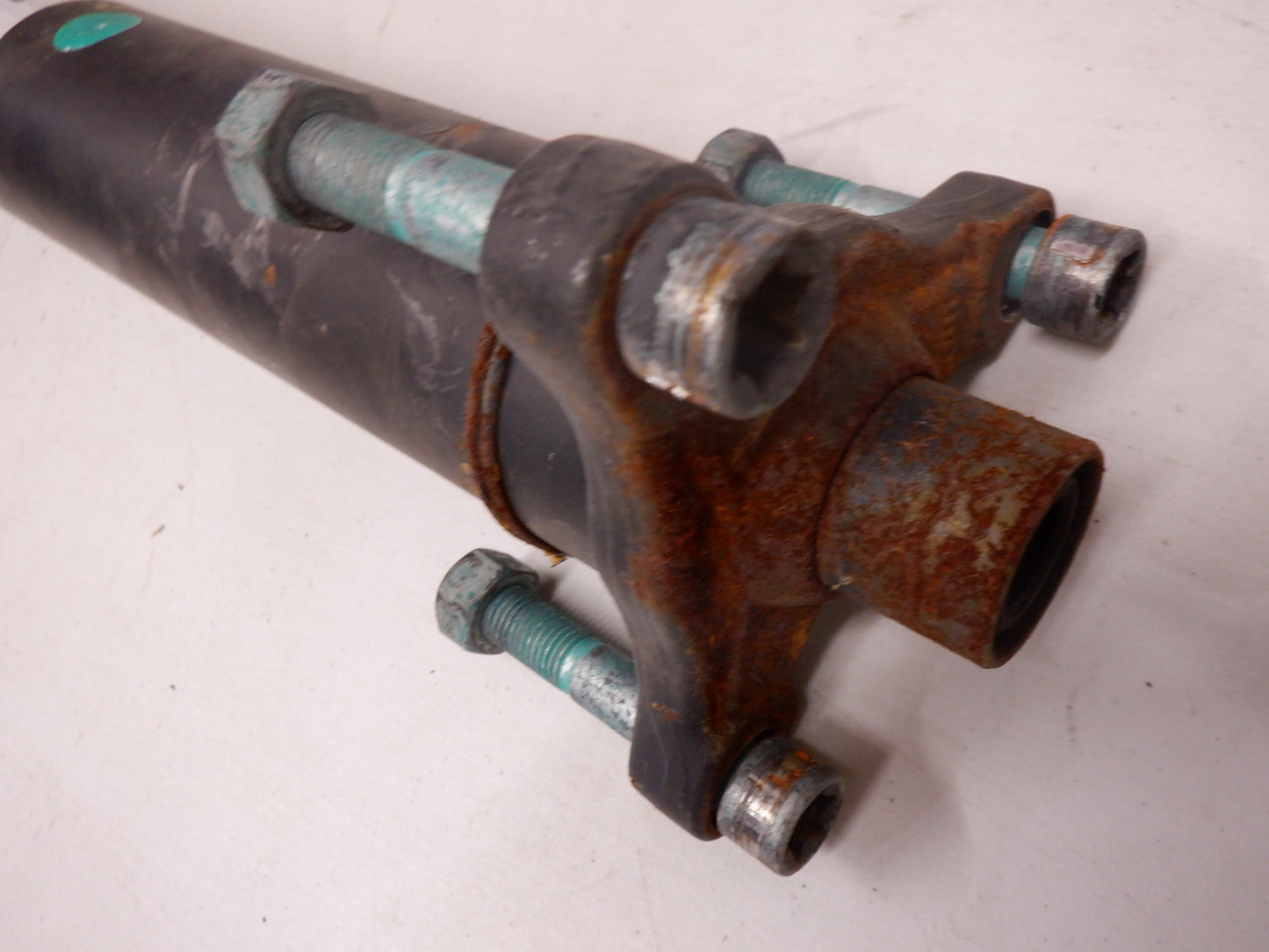 2010 Chevy SS Camaro Drive Shaft Auto Transmission 5164105806 OEM - Day's Parts Yard