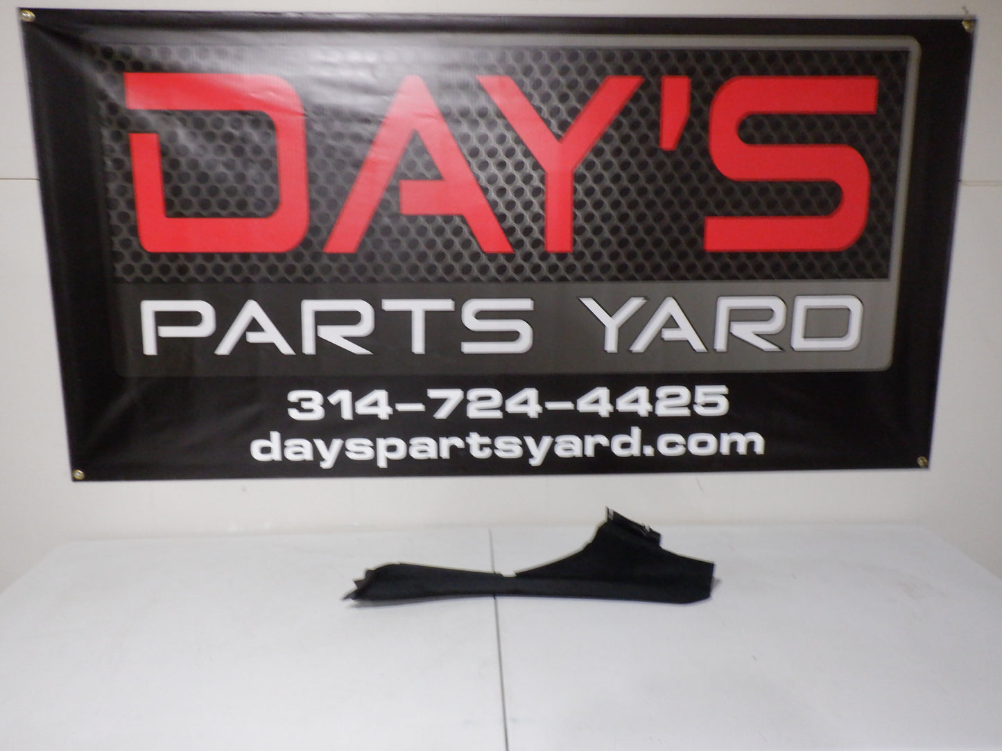 2004-2006 Pontiac GTO Suede Console Side Trims LH 92156764 OEM - Day's Parts Yard