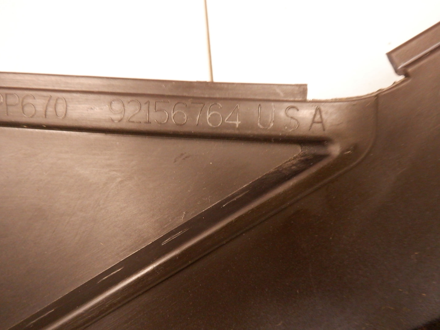 2004-2006 Pontiac GTO Suede Console Side Trims LH 92156764 OEM - Day's Parts Yard