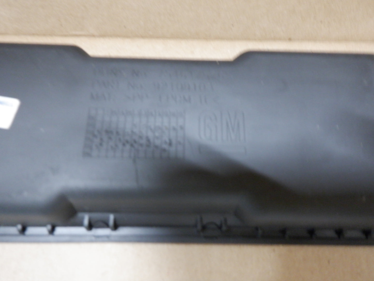 2006 Pontiac GTO Center Console Rubber Insert 92109103 OEM - Day's Parts Yard