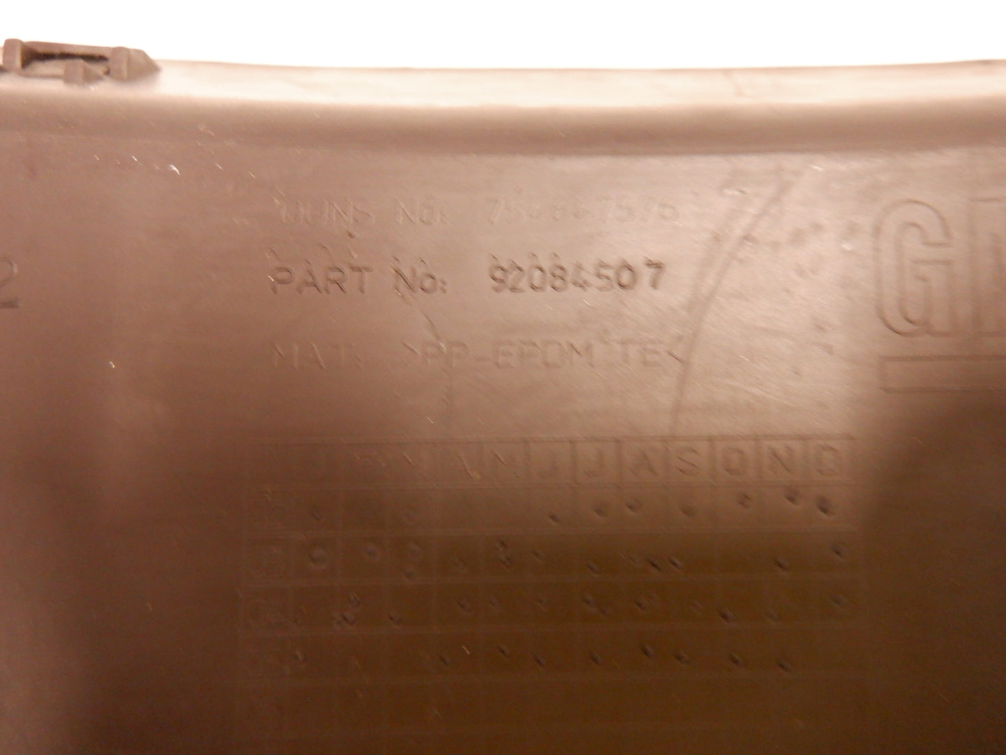 2006 Pontiac GTO Center Console Upper Top Rubber Insert 92084507 OEM - Day's Parts Yard