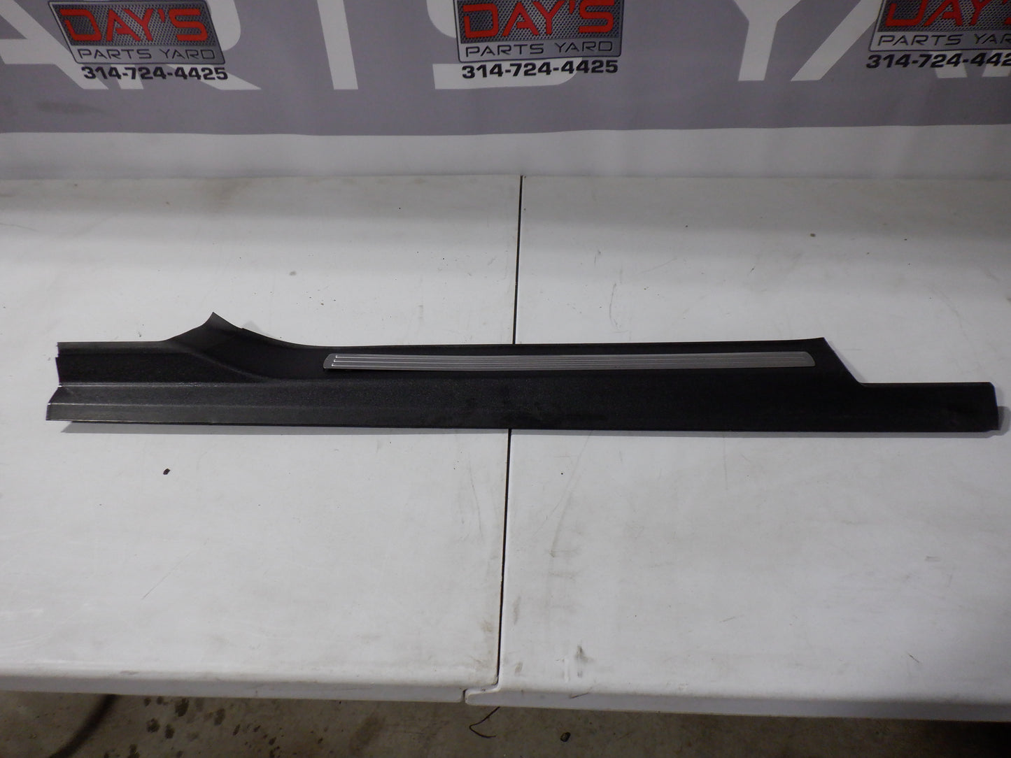 2009 Pontiac G8 Front Door Sill Panel Scuff Plate RH 92162084 OEM - Day's Parts Yard