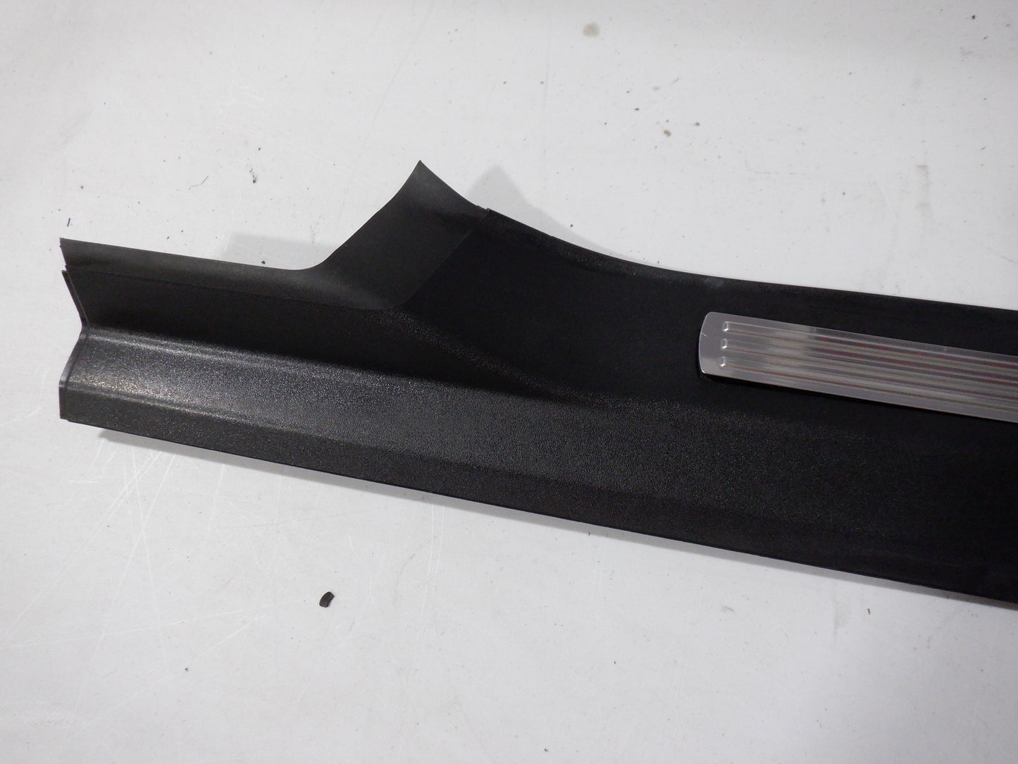 2009 Pontiac G8 Front Door Sill Panel Scuff Plate RH 92162084 OEM - Day's Parts Yard