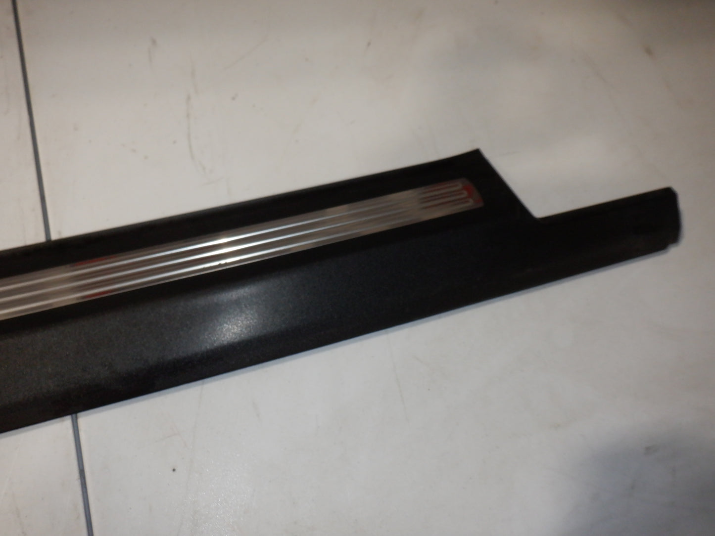2009 Pontiac G8 Front Door Sill Panel Scuff Plate RH 92162084 OEM - Day's Parts Yard