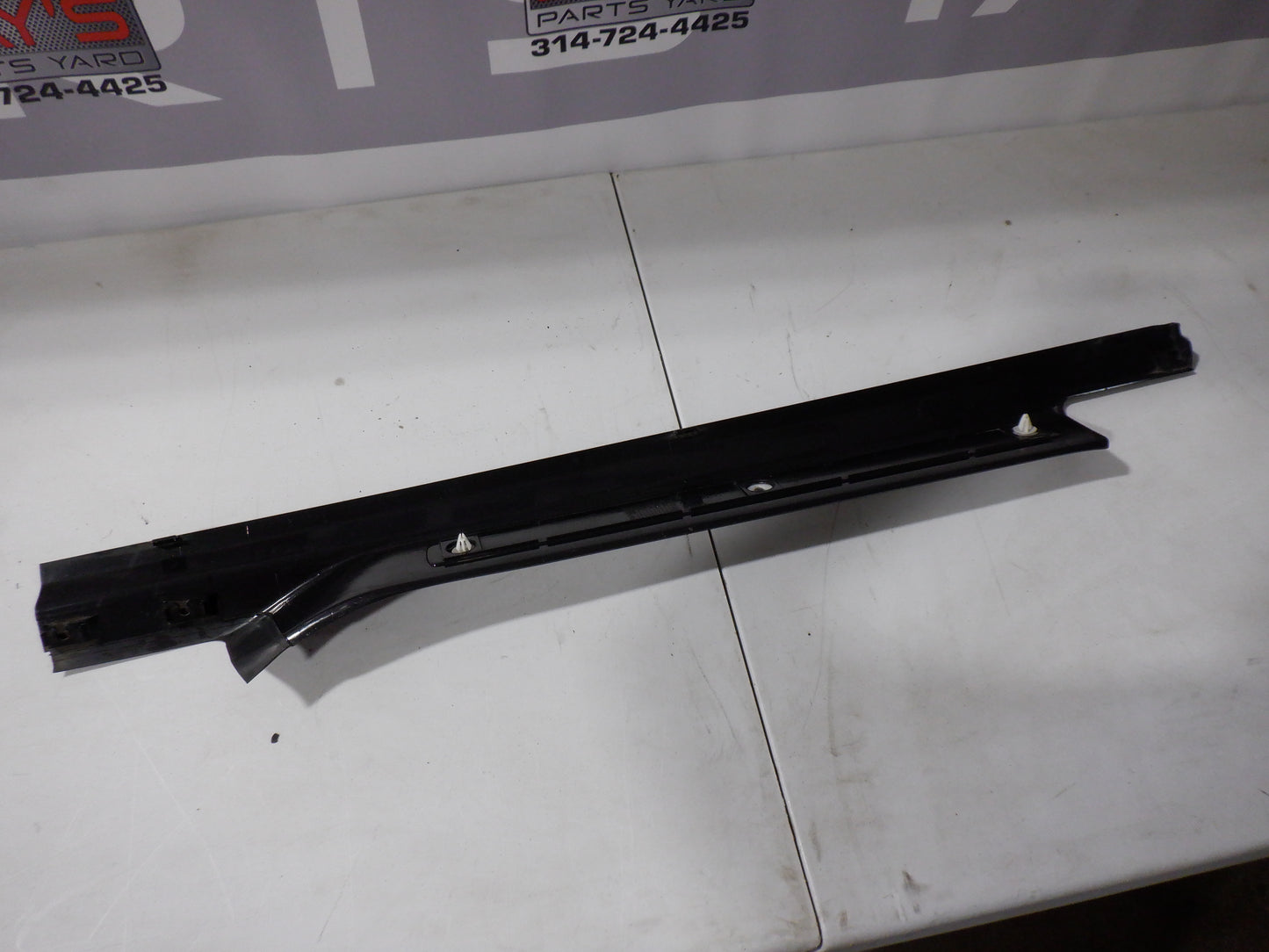 2009 Pontiac G8 Front Door Sill Panel Scuff Plate RH 92162084 OEM - Day's Parts Yard