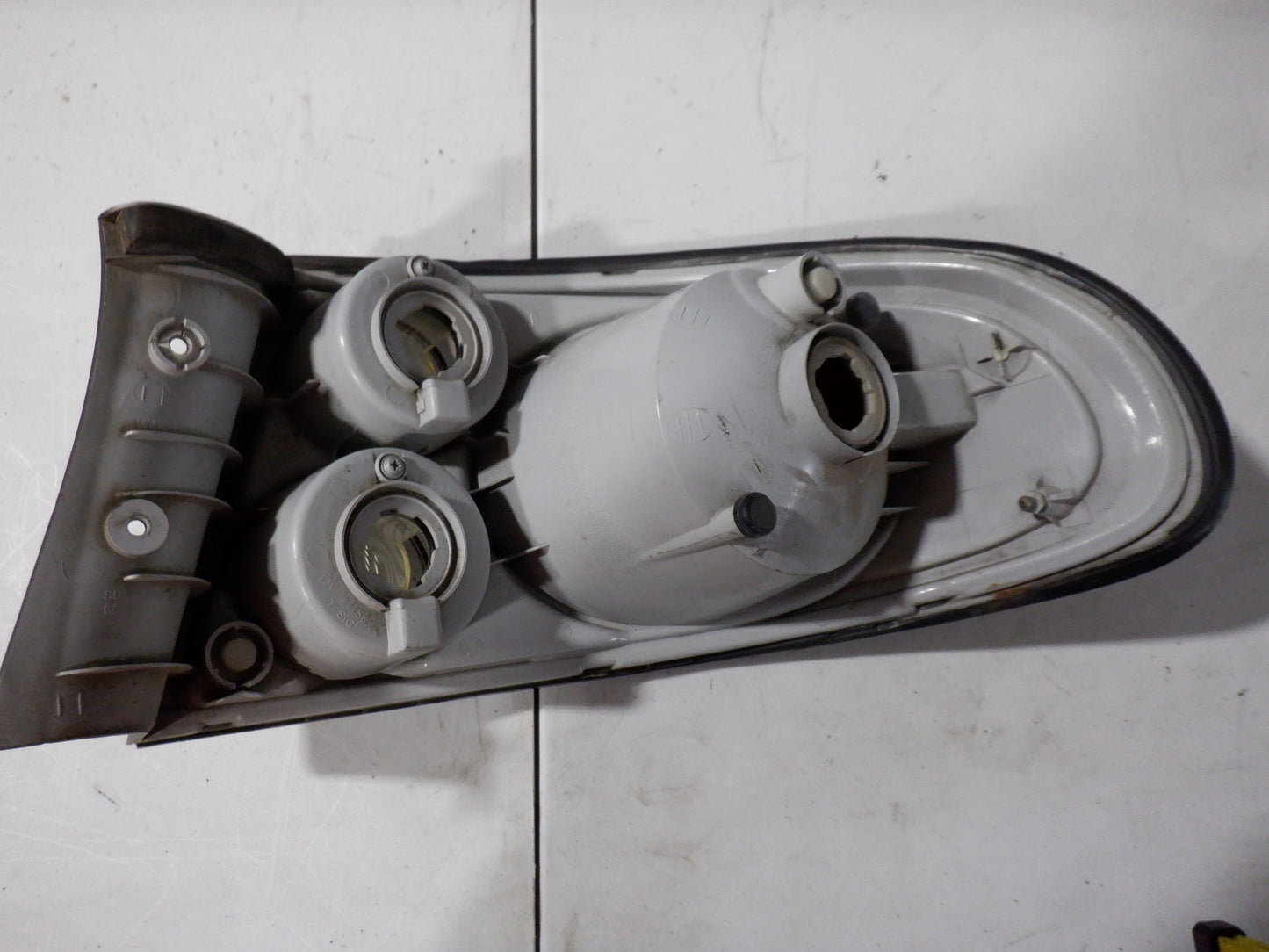 2004-06 Pontiac LH Taillight Tinted 92119491 OEM - Day's Parts Yard