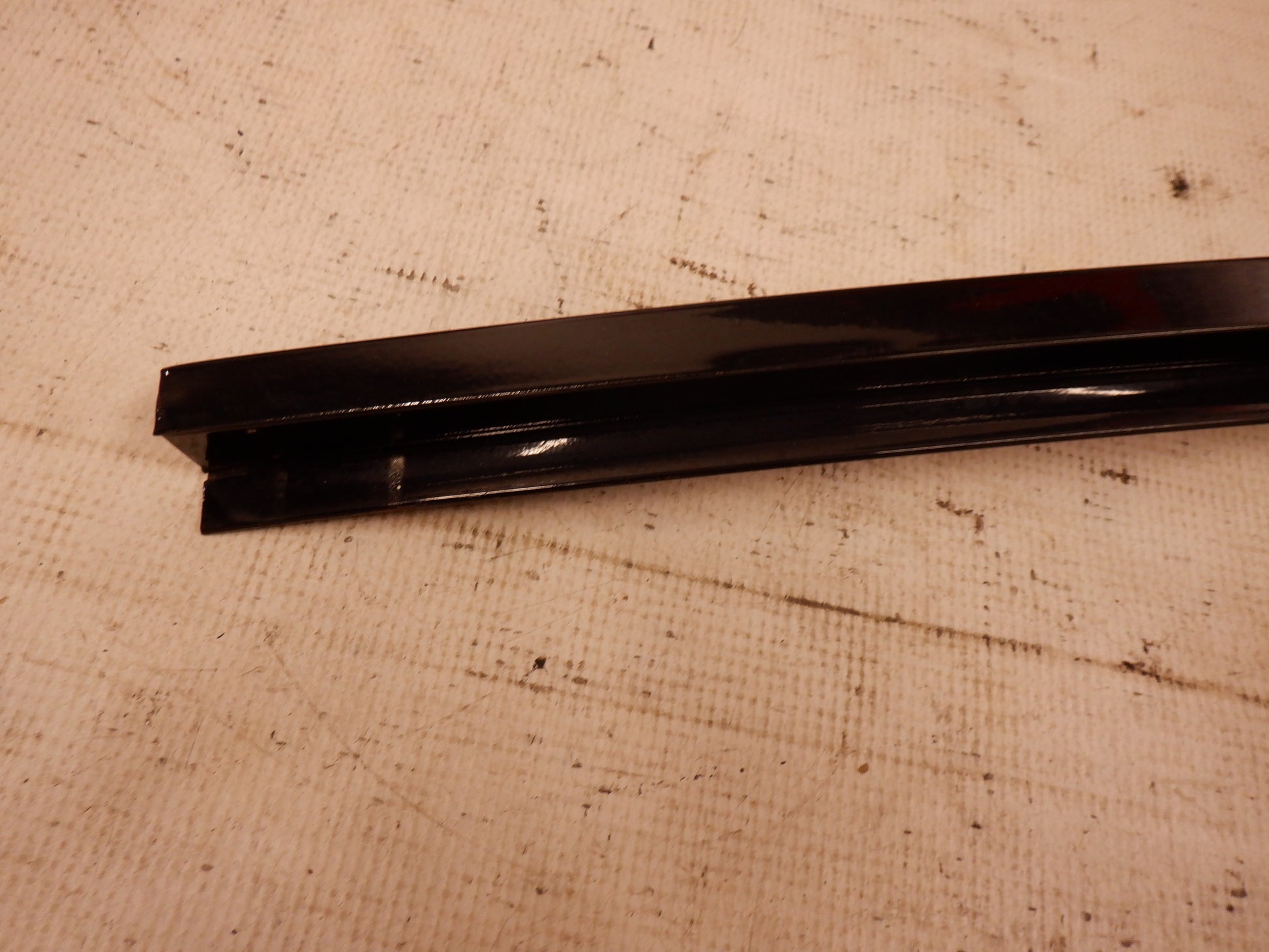 2009 Pontiac G8 LH Driver Side Door Trim Molding OEM - Day's Parts Yard