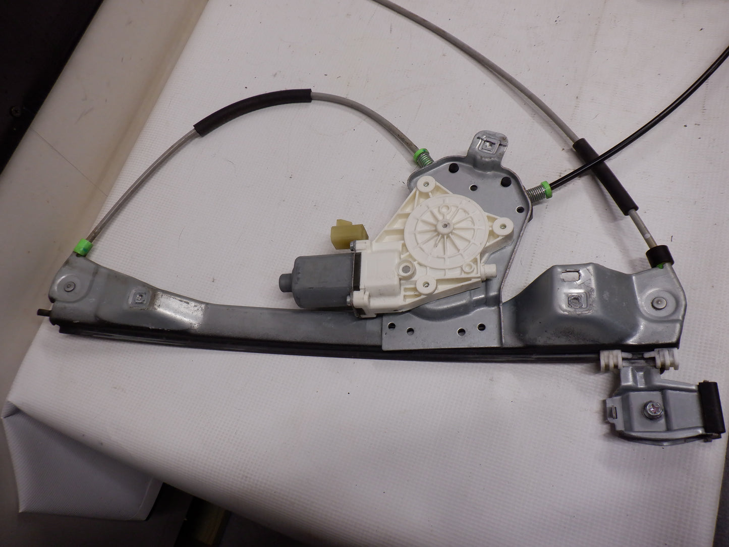 2009 Pontiac G8 Front RH Door Window Regulator w/ Motor OEM - Day's Parts Yard