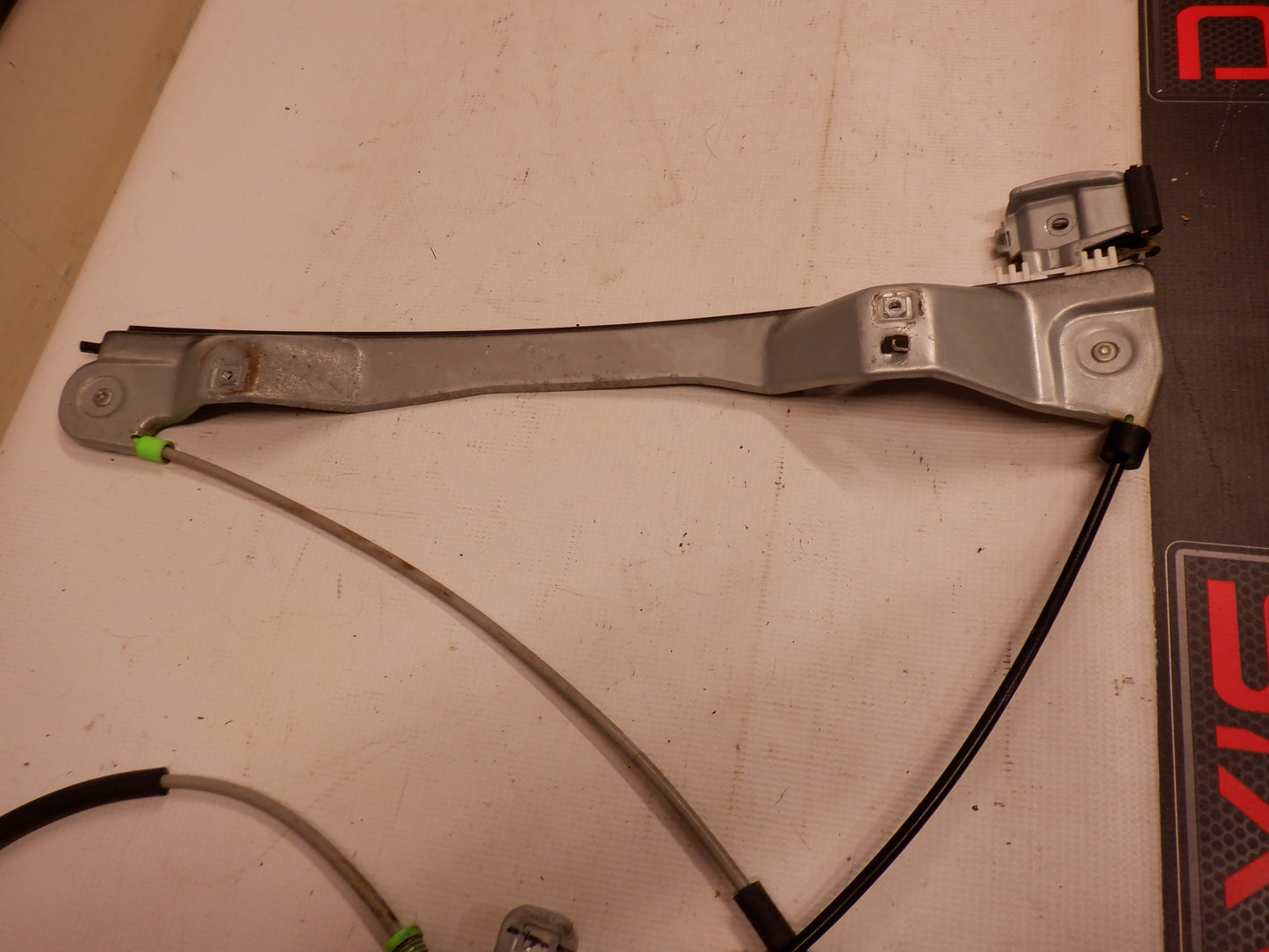 2009 Pontiac G8 Front RH Door Window Regulator w/ Motor OEM - Day's Parts Yard