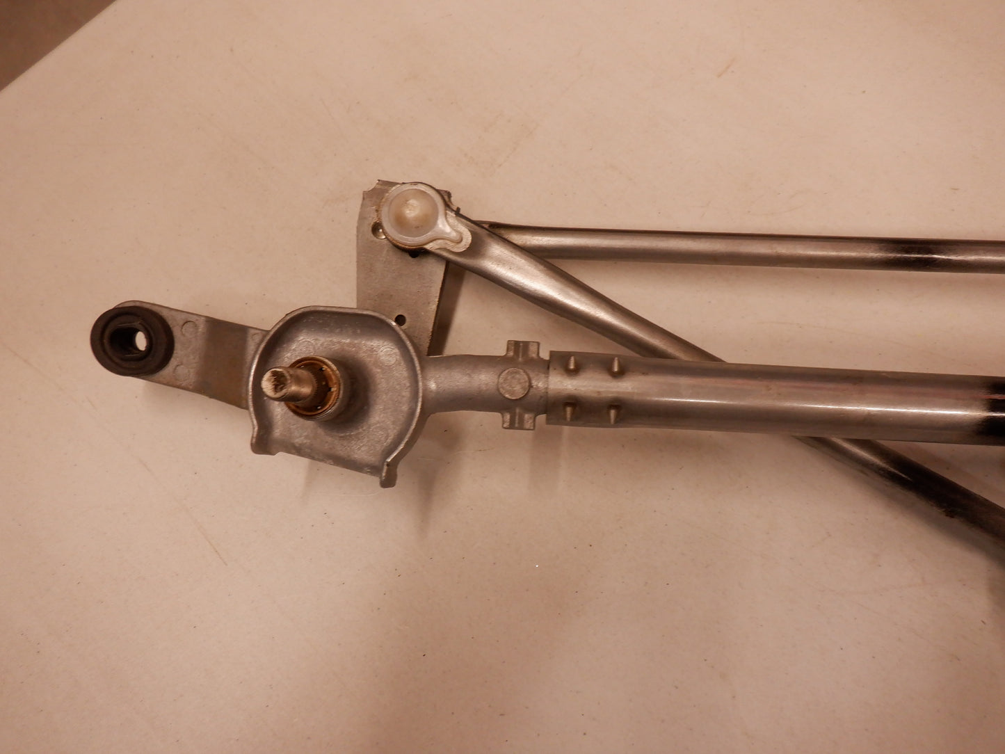 2017 Chevy Camaro Wiper Motor and Linkage 84498919 OEM - Day's Parts Yard