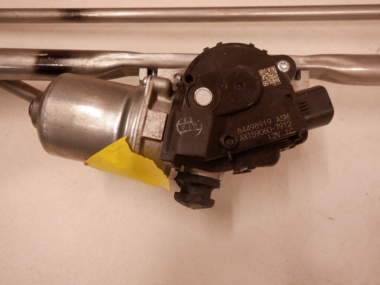 2017 Chevy Camaro Wiper Motor and Linkage 84498919 OEM - Day's Parts Yard