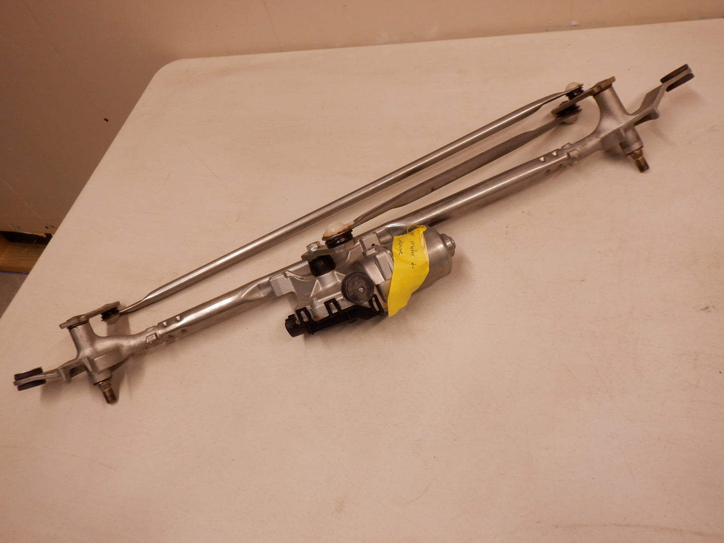 2017 Chevy Camaro Wiper Motor and Linkage 84498919 OEM - Day's Parts Yard