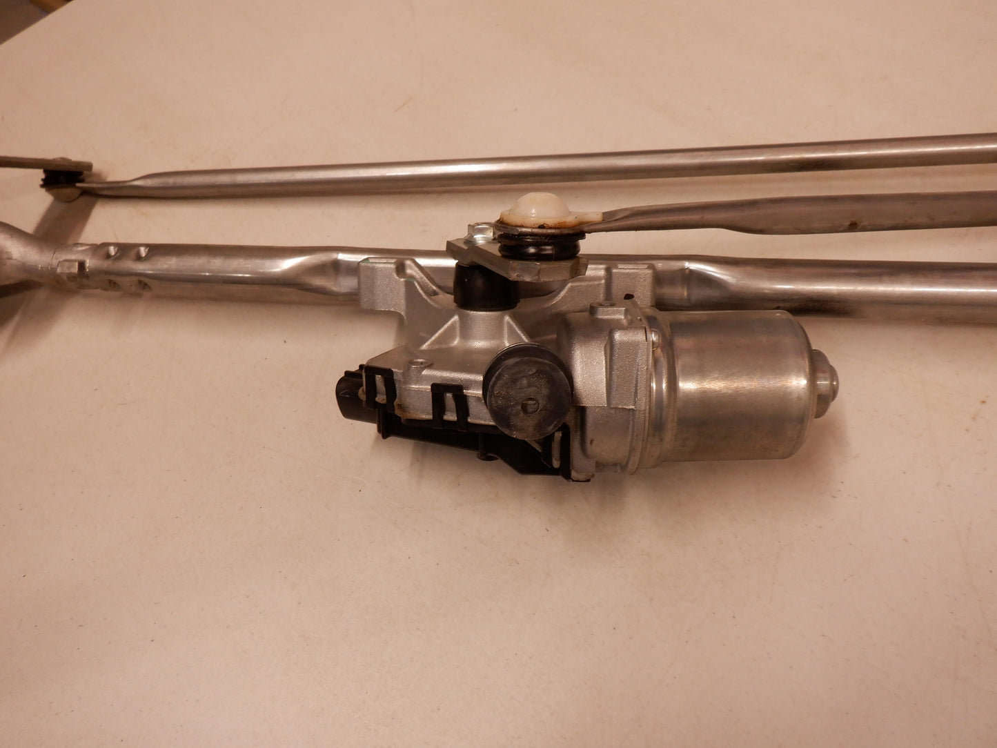 2017 Chevy Camaro Wiper Motor and Linkage 84498919 OEM - Day's Parts Yard