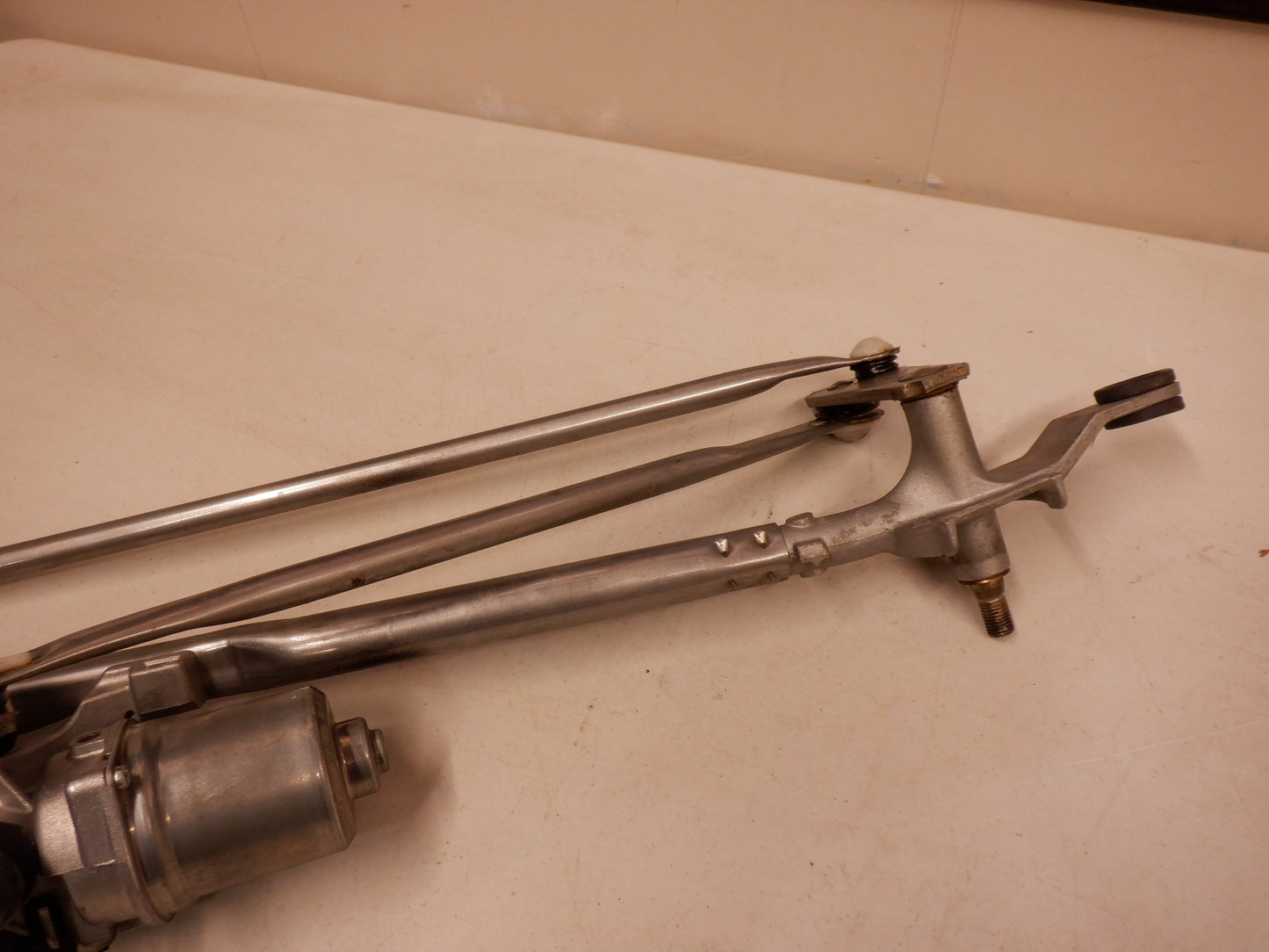 2017 Chevy Camaro Wiper Motor and Linkage 84498919 OEM - Day's Parts Yard
