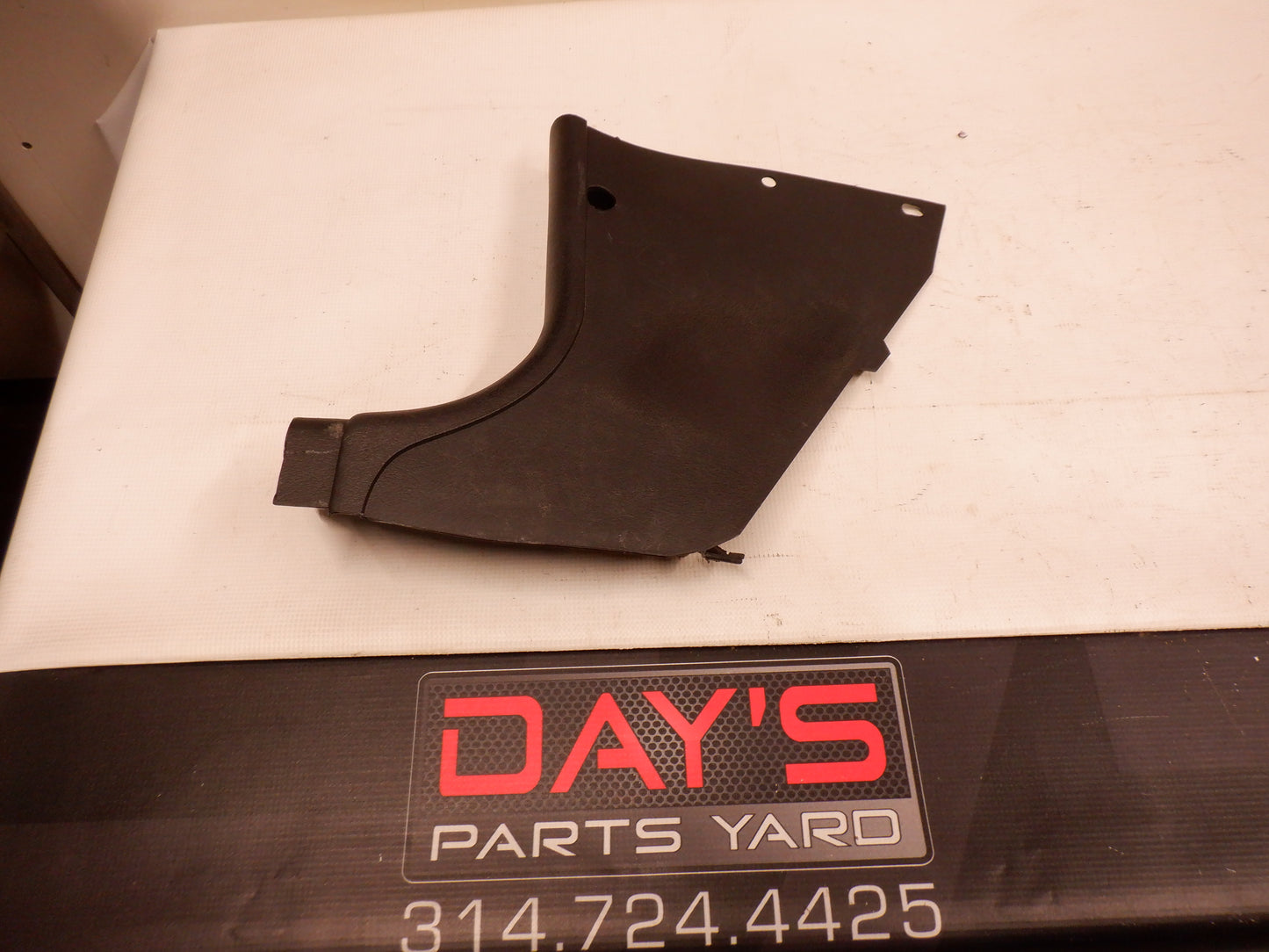 2005 Pontiac GTO LH Drivers Side Kick Panel 92047031 OEM - Day's Parts Yard