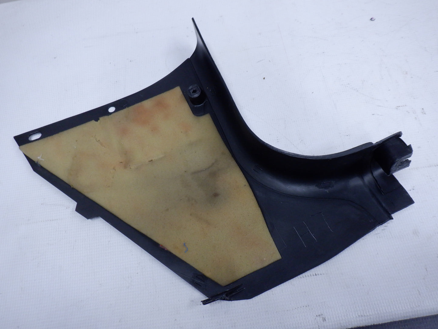 2005 Pontiac GTO LH Drivers Side Kick Panel 92047031 OEM - Day's Parts Yard