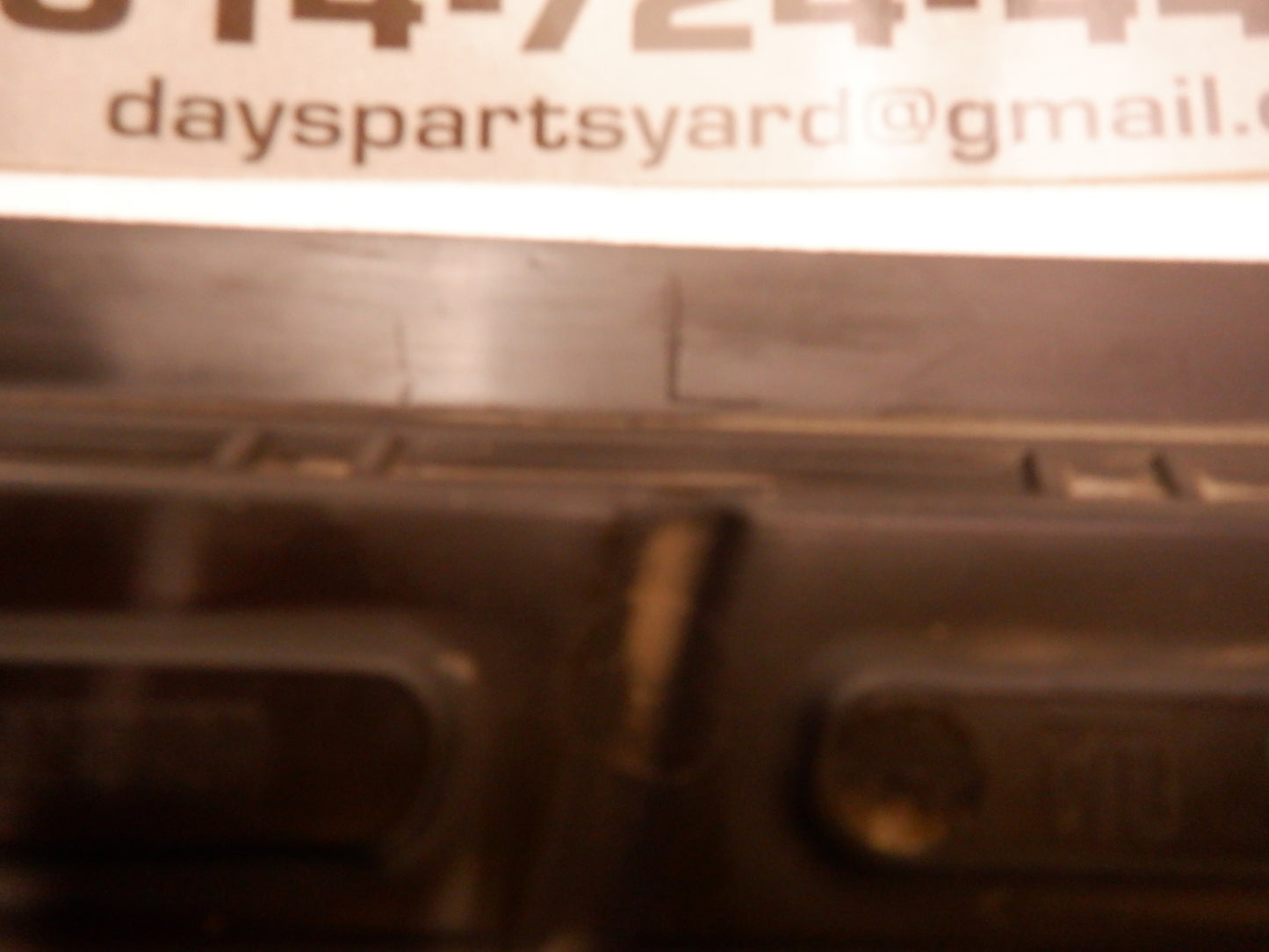 2008-2009 Pontiac G8 GT Hood Vent Insert Duct Rubber Trim 92218424 OEM - Day's Parts Yard