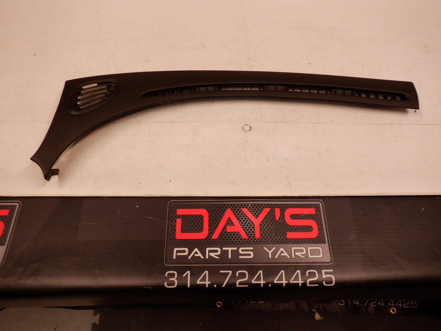 2005 Pontiac GTO LH Dash Cowl Defroster Panel Trim 92105080 OEM - Day's Parts Yard