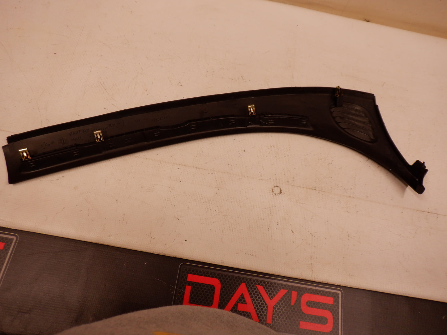 2005 Pontiac GTO LH Dash Cowl Defroster Panel Trim 92105080 OEM - Day's Parts Yard