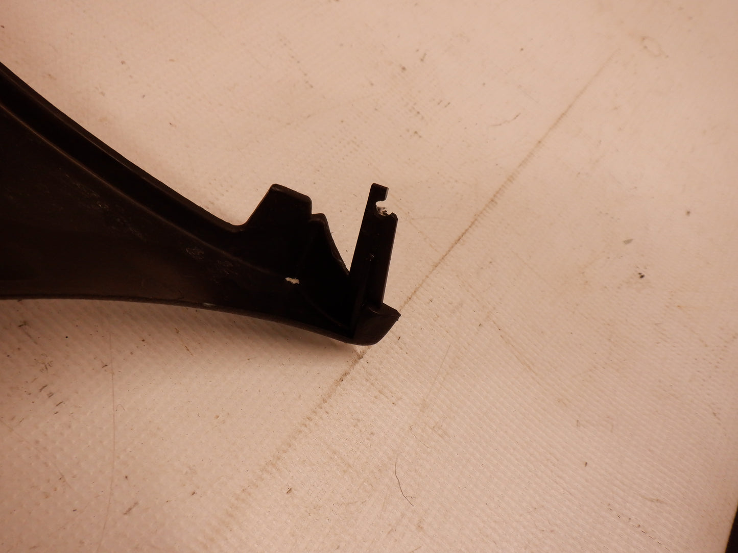 2005 Pontiac GTO LH Dash Cowl Defroster Panel Trim 92105080 OEM - Day's Parts Yard