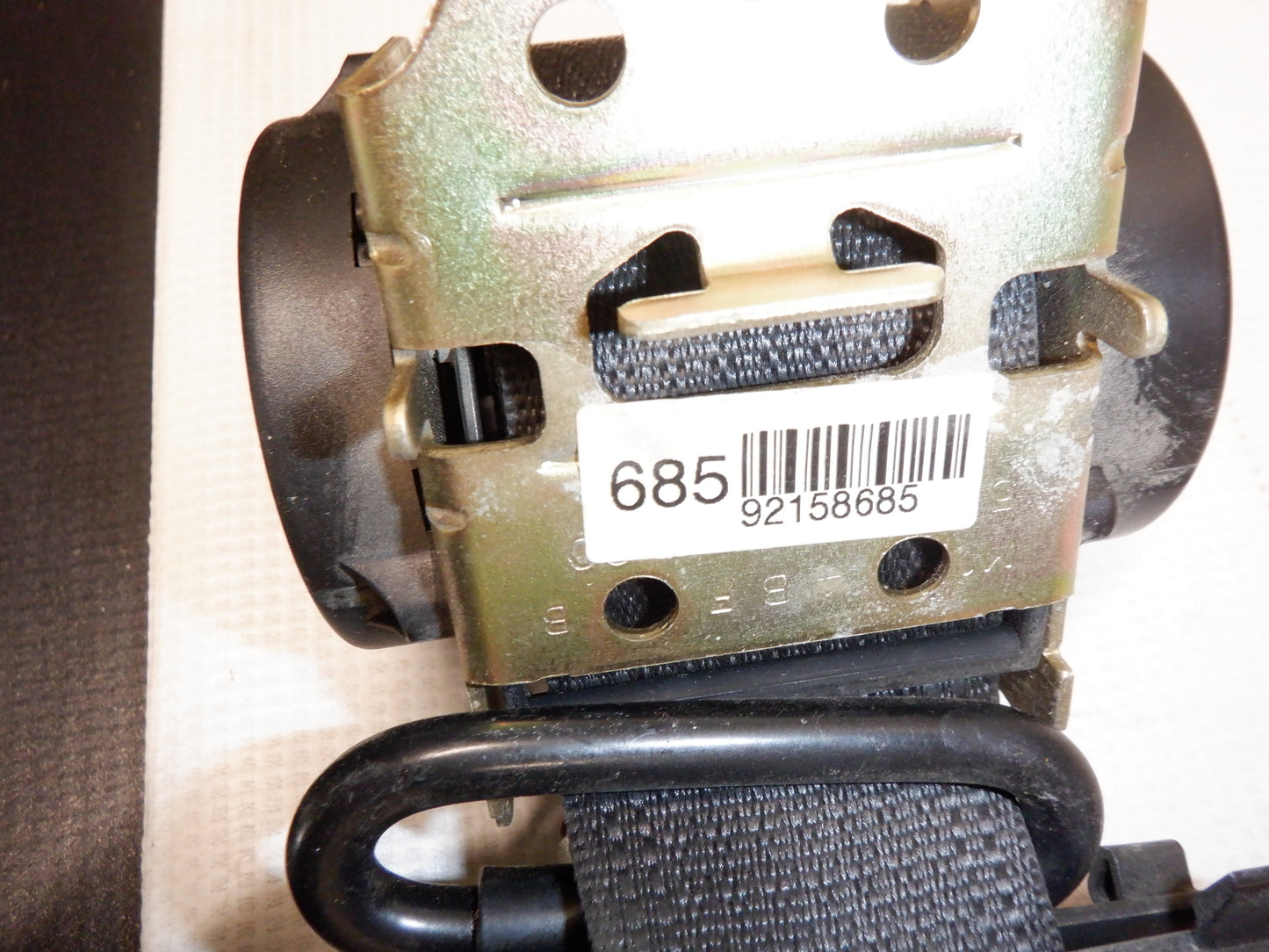 2005 Pontiac GTO RH Rear Seat Belt Retractor 92158685 OEM - Day's Parts Yard