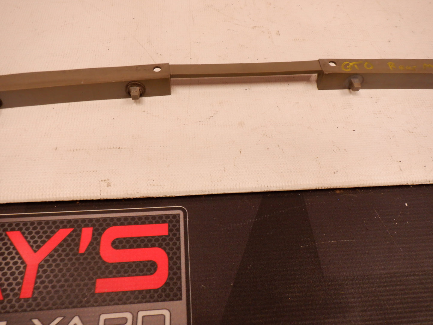 2005 Pontiac GTO Upper Middle Rear Bracket Guide 92179909 OEM - Day's Parts Yard